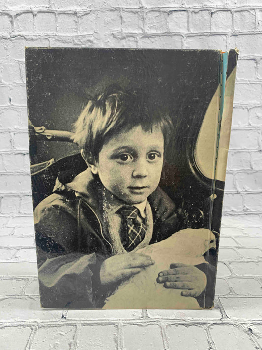 Le Poulet a robin who laid eggs