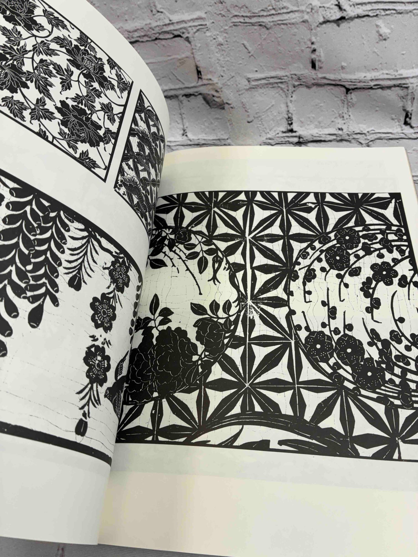 Japanese Floral Stencil Designs (Dover Pictorial Archive Series)