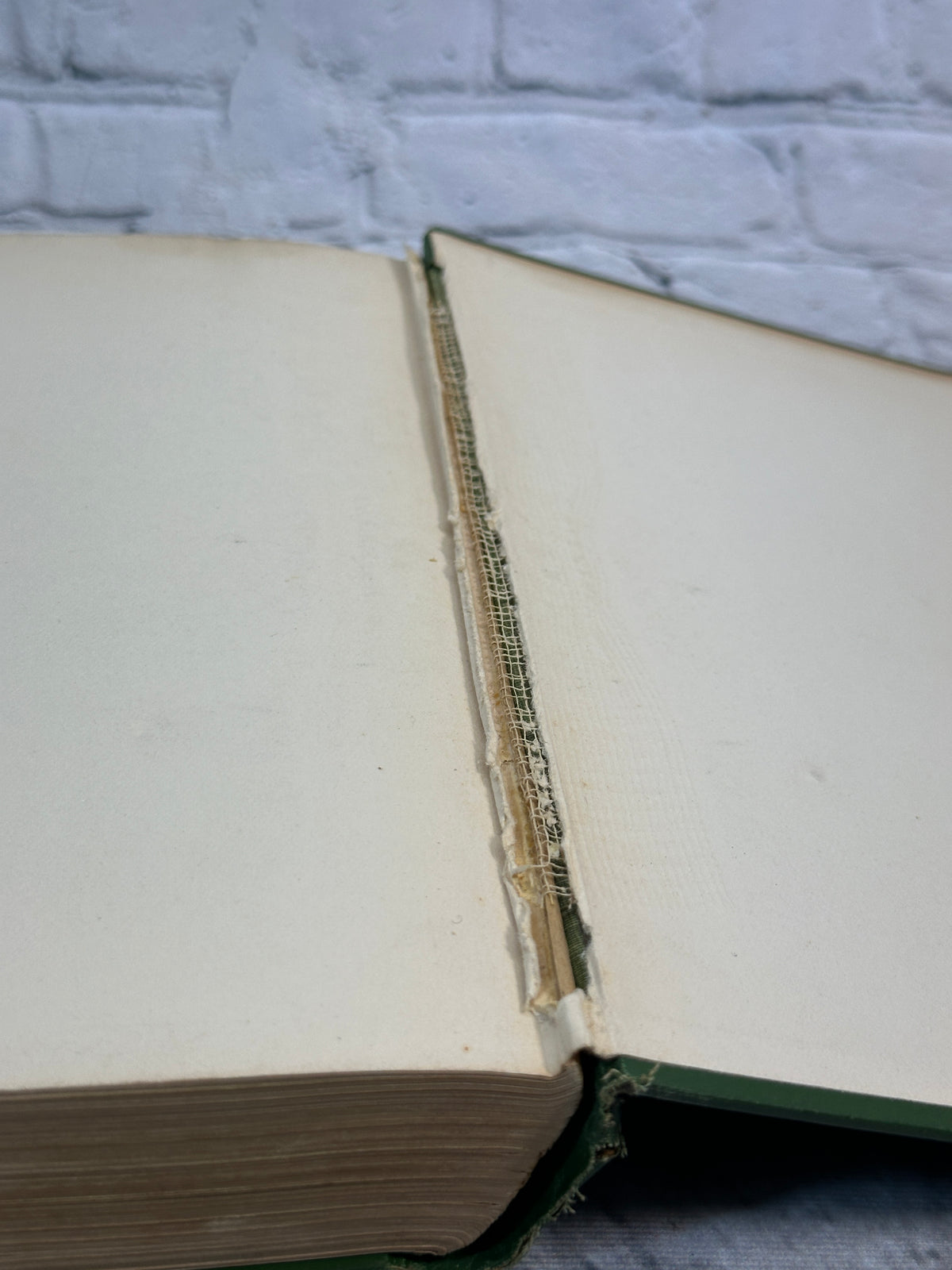 The Right of Way by Gilbert Parker, 1901 Harper & Brothers hardcover - hinge detail