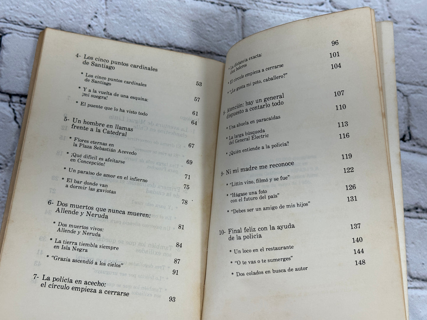 La aventura de Miguel Littín clandestino en Chile By Gabriel Garcia Marquez 1986