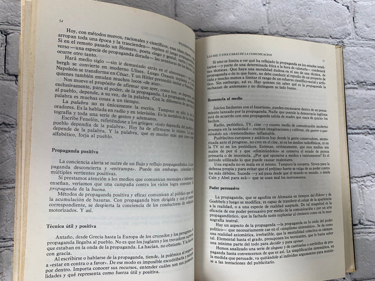 Las mil y una caras de la comunicación by Wilfredo Braschi, 1980 Editorial Playor hardcover - text pages
