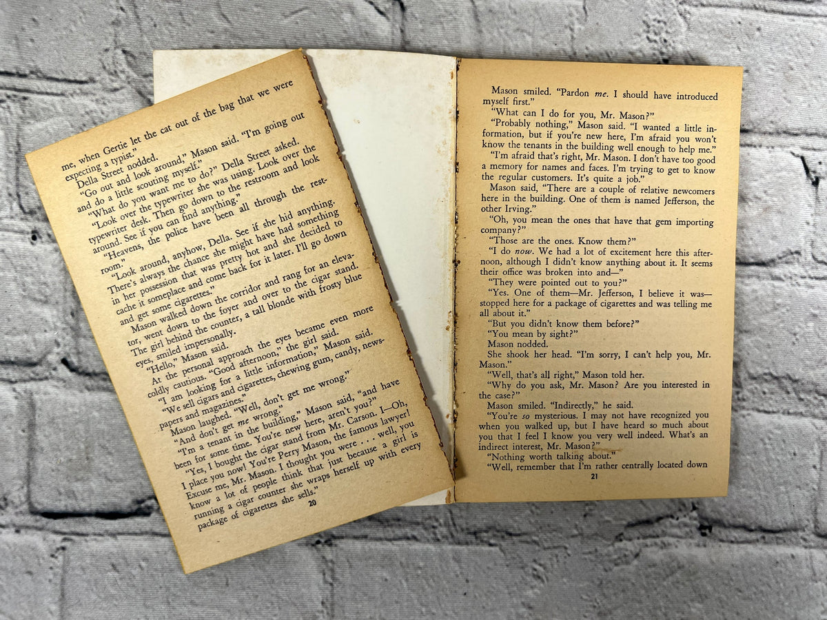 The Case of the Terrified Typist by Erle Stanley Gardner, 1958 Pocket Books paperback - interior pages and binding