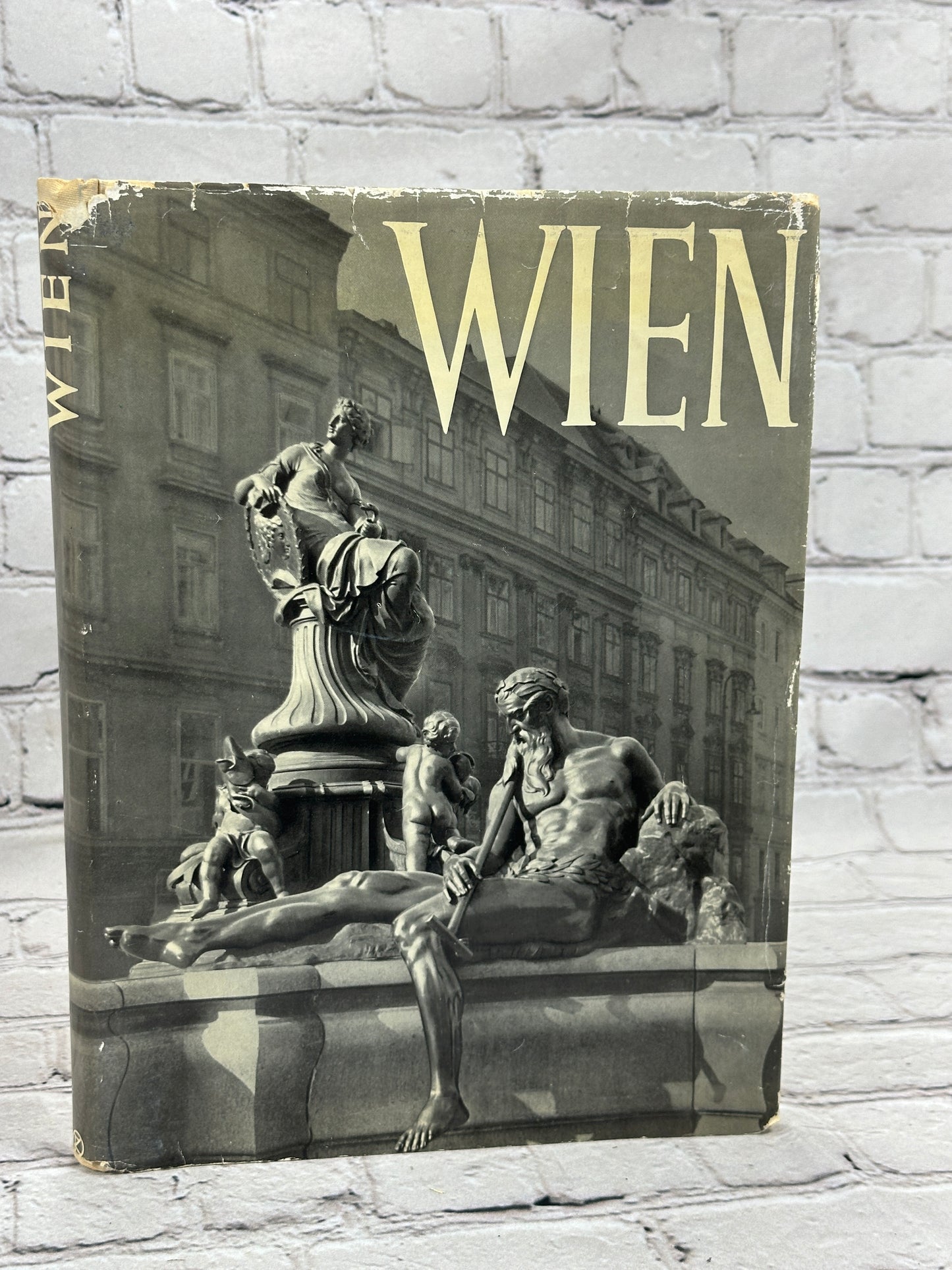 Wien (Vienna) by L.C. Friedlaender [German · 1956]