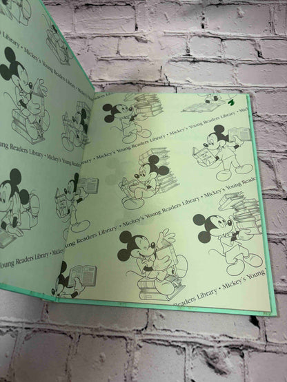 Donald's Big News Volume 2 (Mickey's Young Readers Library)