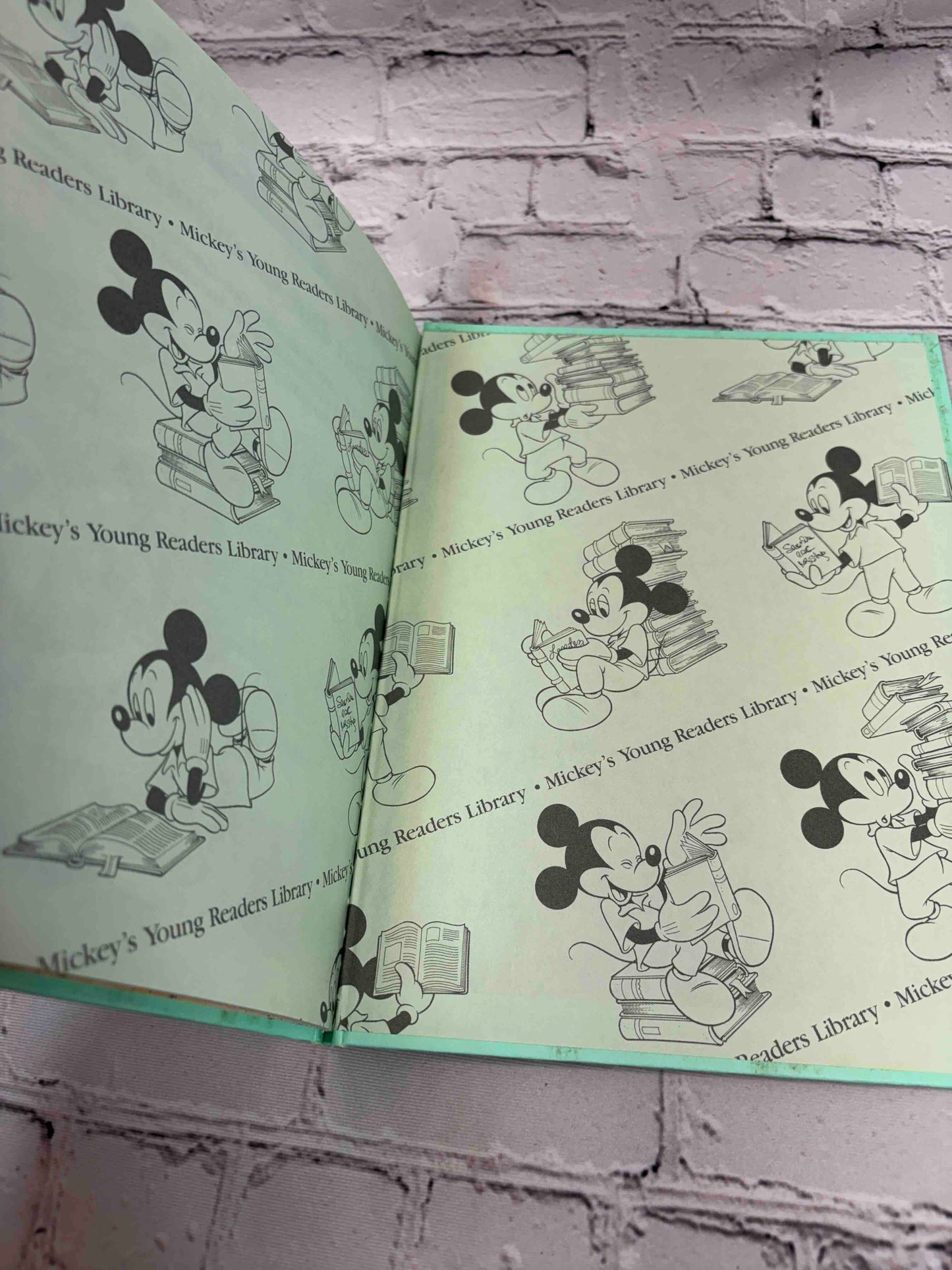 Donald's Big News Volume 2 (Mickey's Young Readers Library)