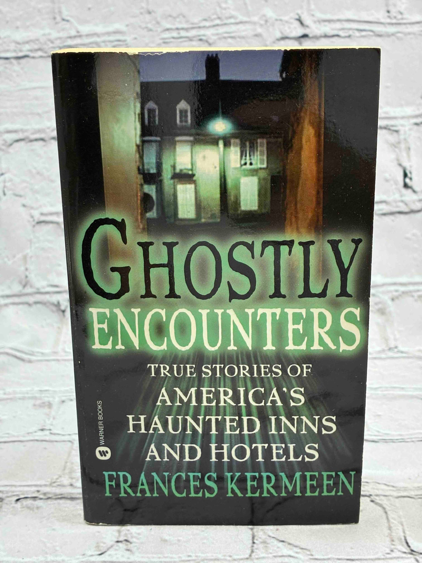 Ghostly Encounters: True Stories of America's Haunted Inns and Hotels