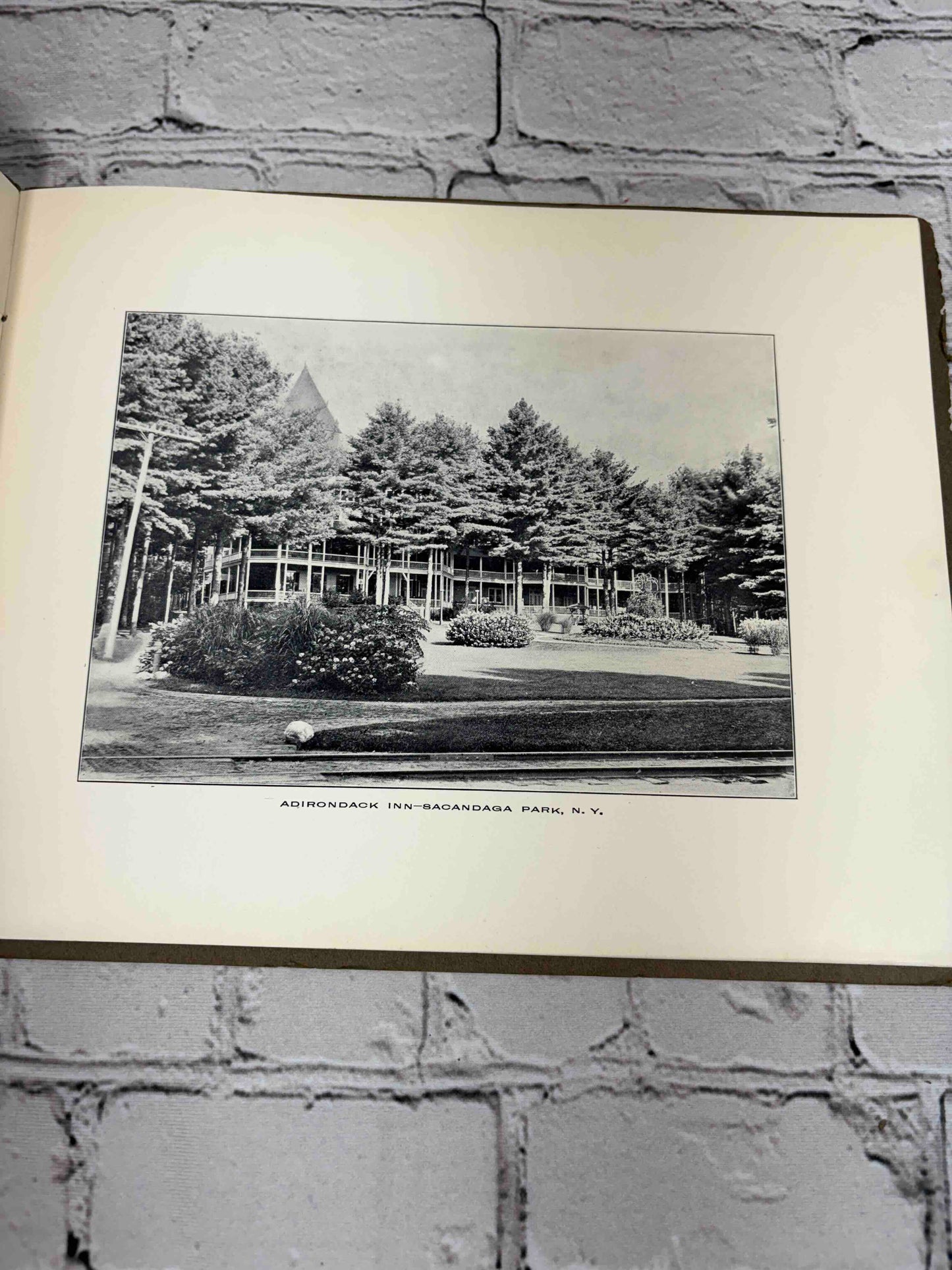 Adirondack Inn: Sacandaga, New York