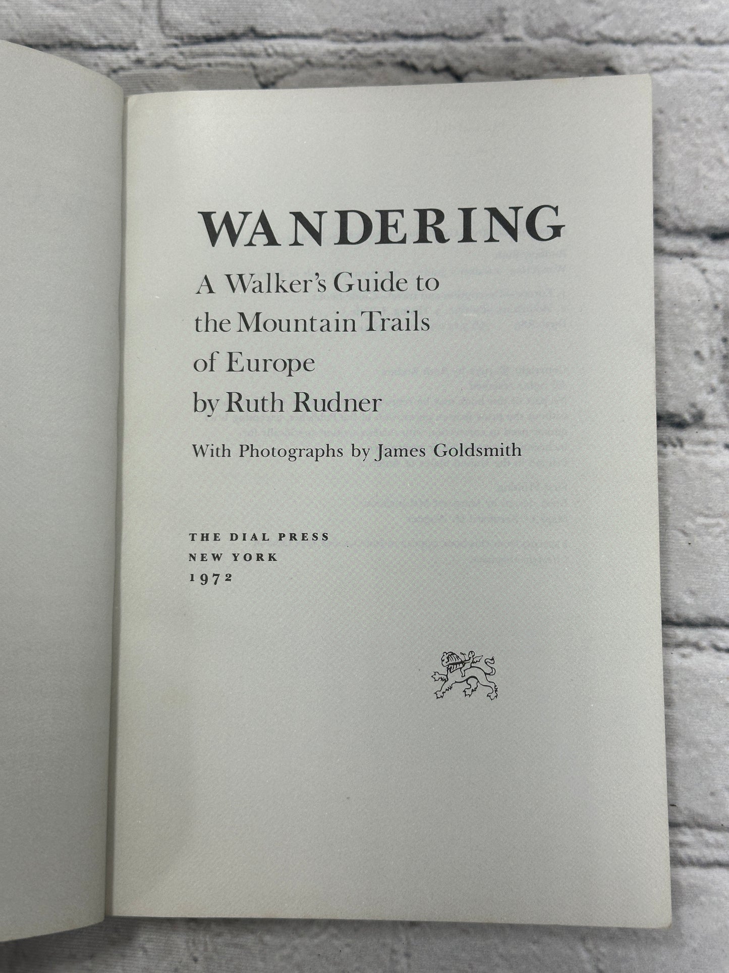 Wandering: A Walker's Guide to the Mountain Trails of Europe By Ruth Rudner