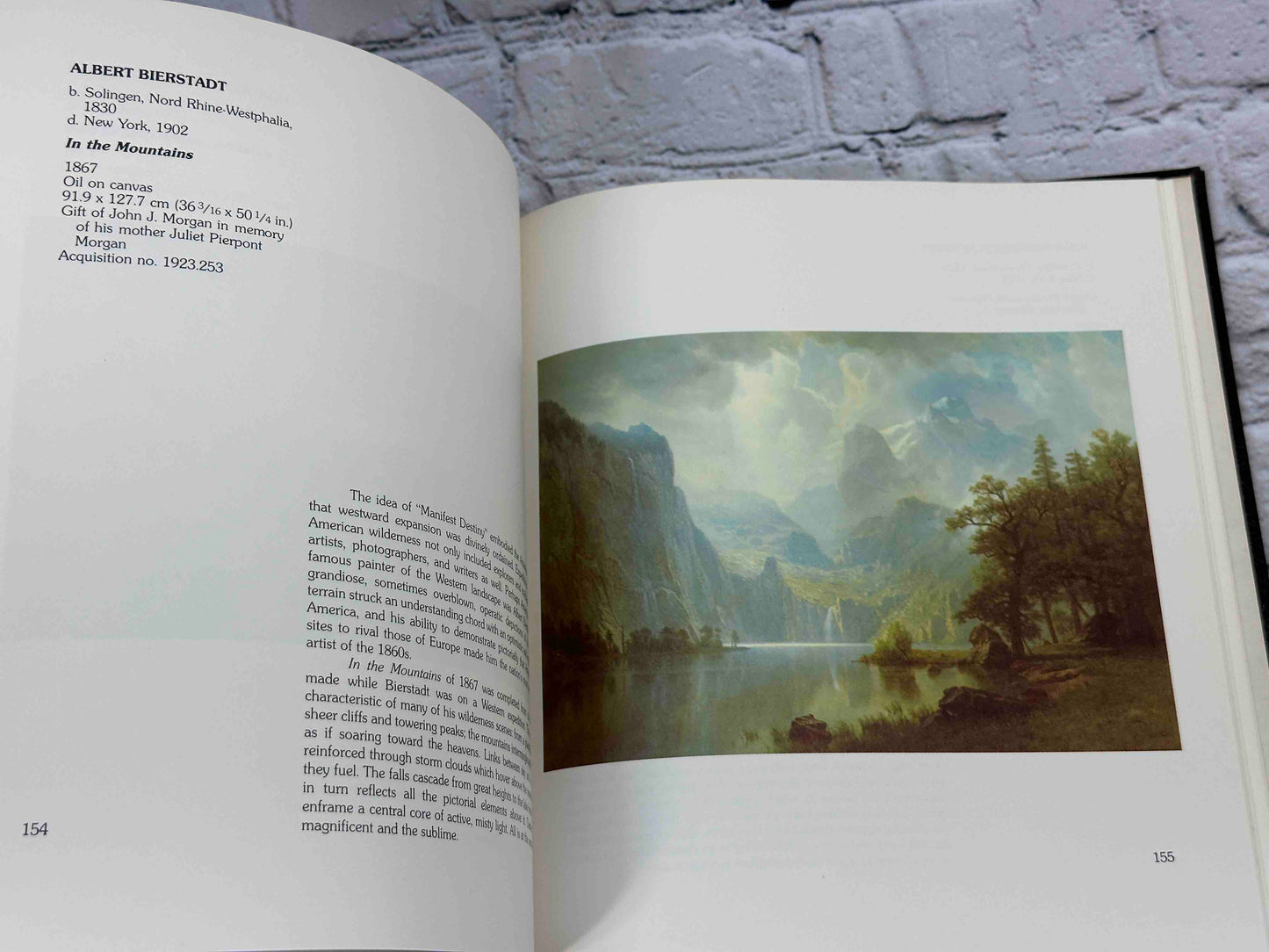 Museums Discovered : the Wadsworth Atheneum / by Gerald Silk with Twenty Essays Contributed by Alison De Lima Greene