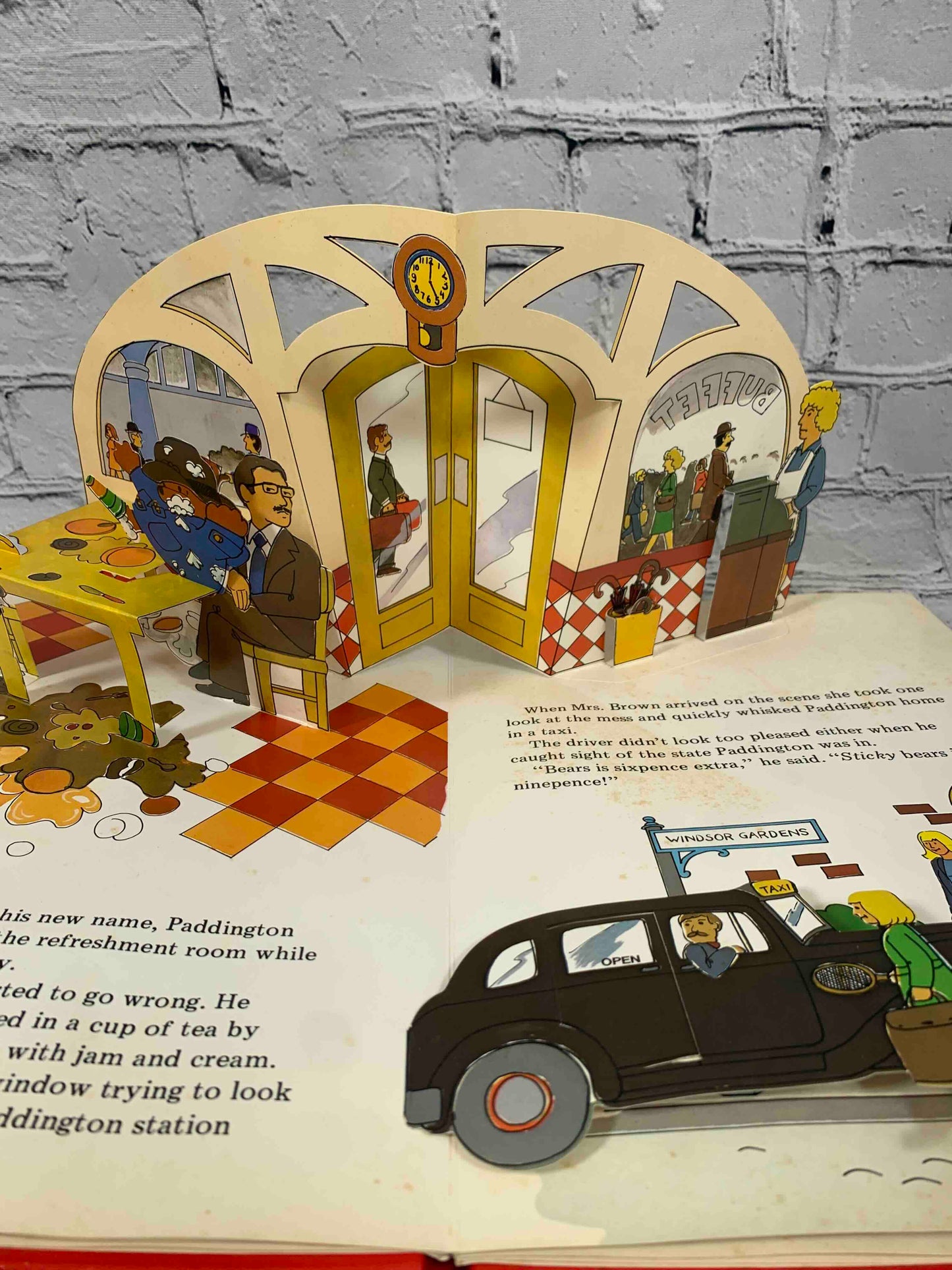 Paddingtons Pop Up Book