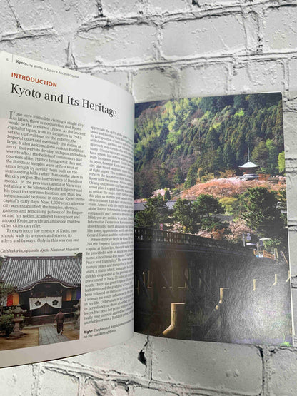 Kyoto, 29 Walks in Japan's Ancient Capital: The Definitive Guide to Kyoto's Temples, Shrines, Gardens and Palaces