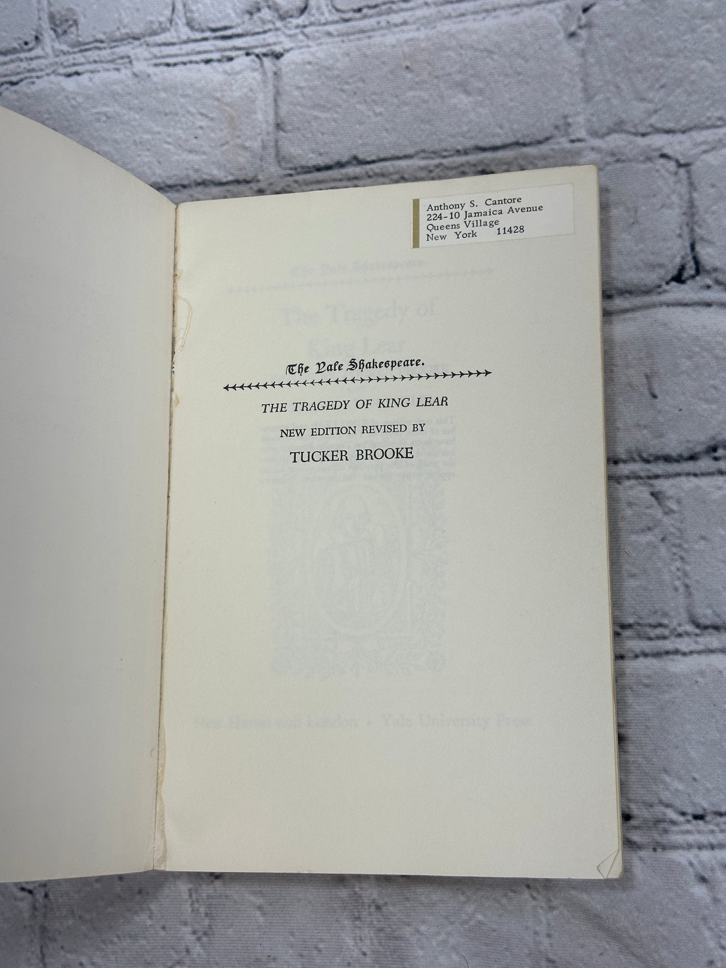 King Lear by William Shakespeare [The Yale Shakespeare · 1964]