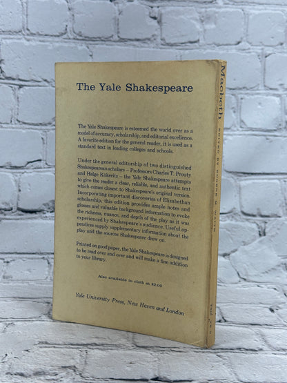 Macbeth by William Shakespeare [The Yale Shakespeare · 1962]