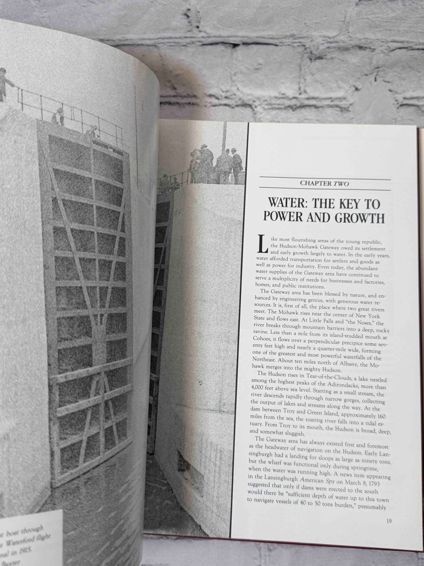 Hudson-Mohawk Gateway: An Illustrated History
