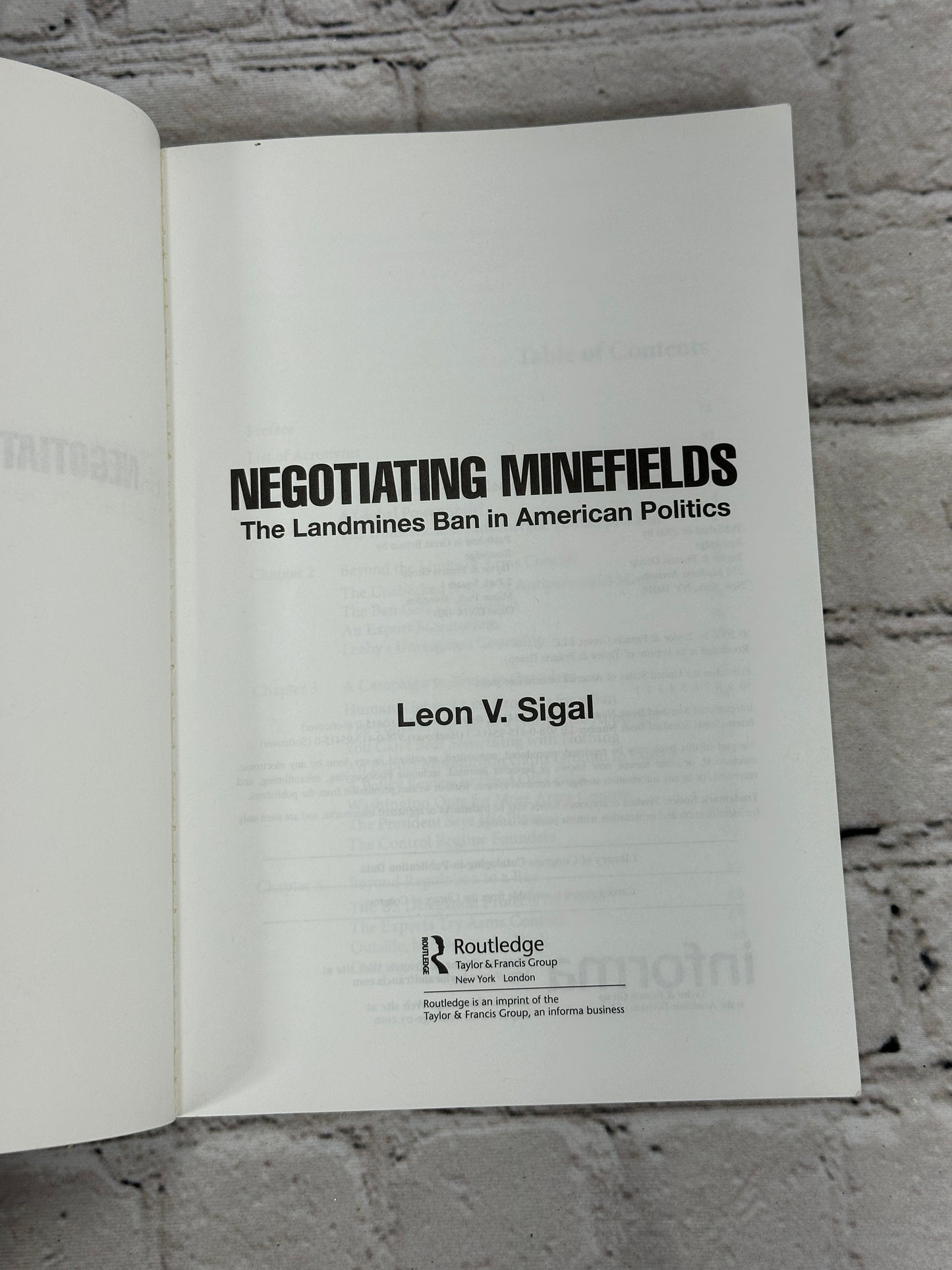 Negotiating Minefields: The Landmines Ban in American...By Leon Sigal [2006]