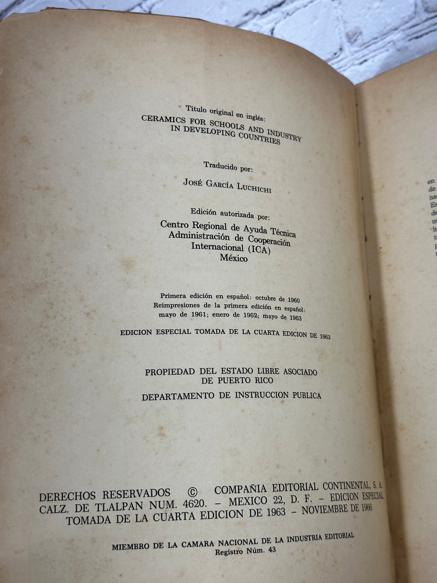 Cerámica Para Escuelas y Pequeñas Industrias, Federico Costales y Delmar Olson