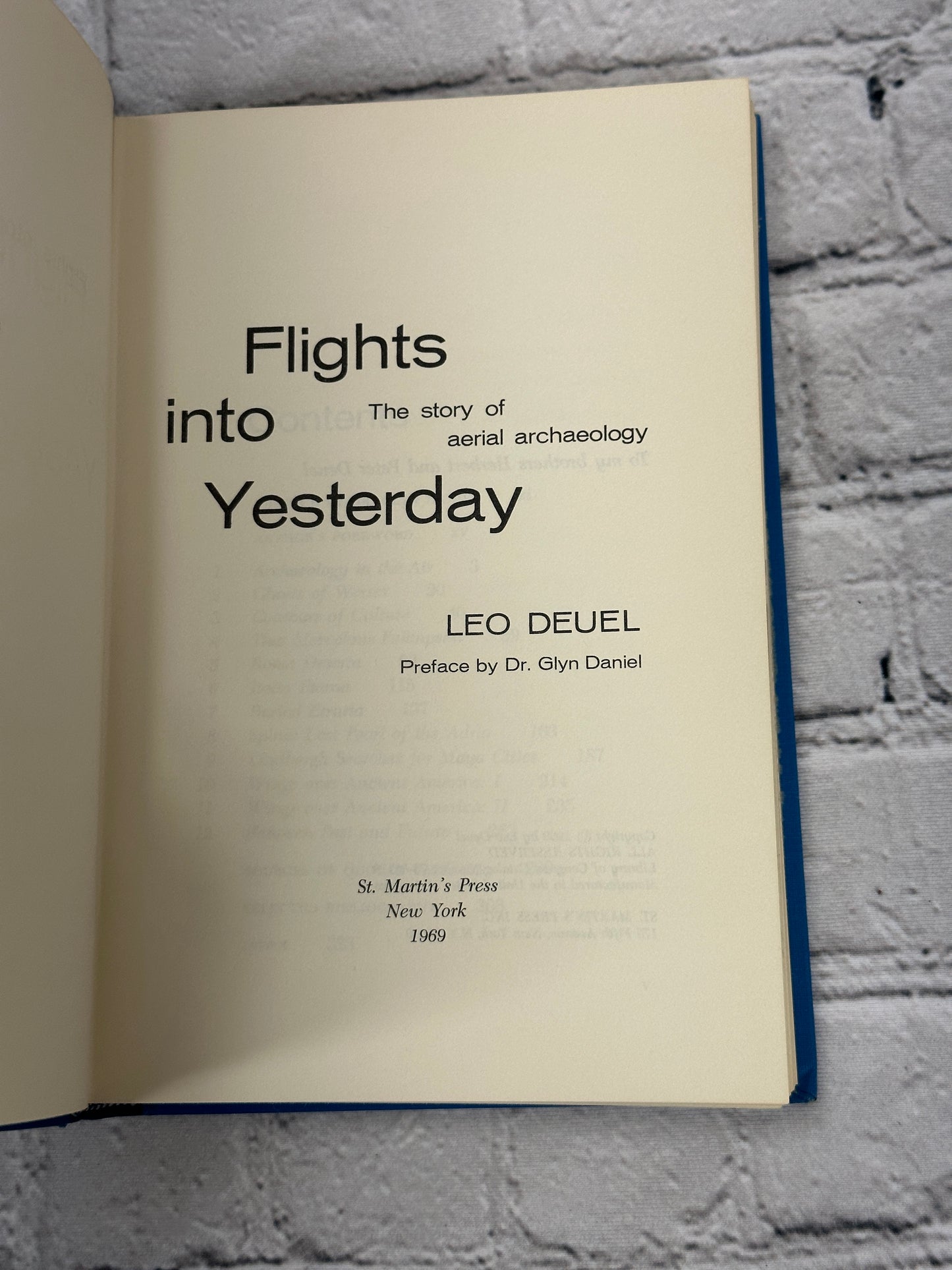 Flights into Yesterday: The Story of Aerial Archaeology by Leo Deuel [1969]