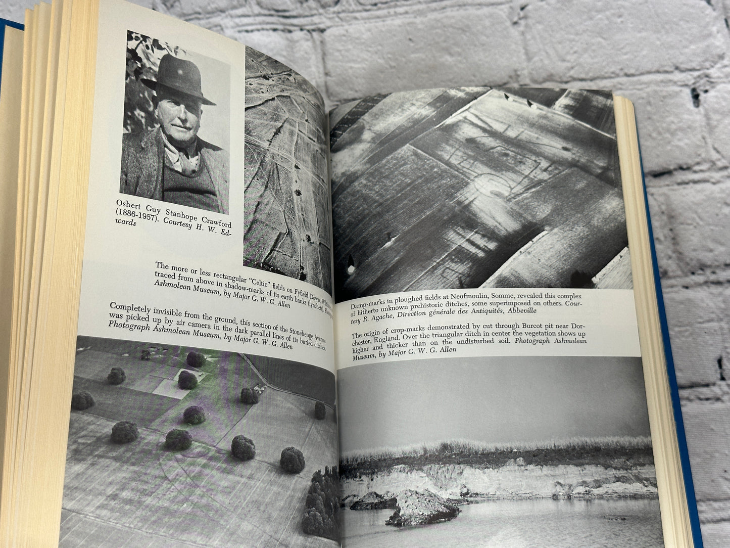 Flights into Yesterday: The Story of Aerial Archaeology by Leo Deuel [1969]