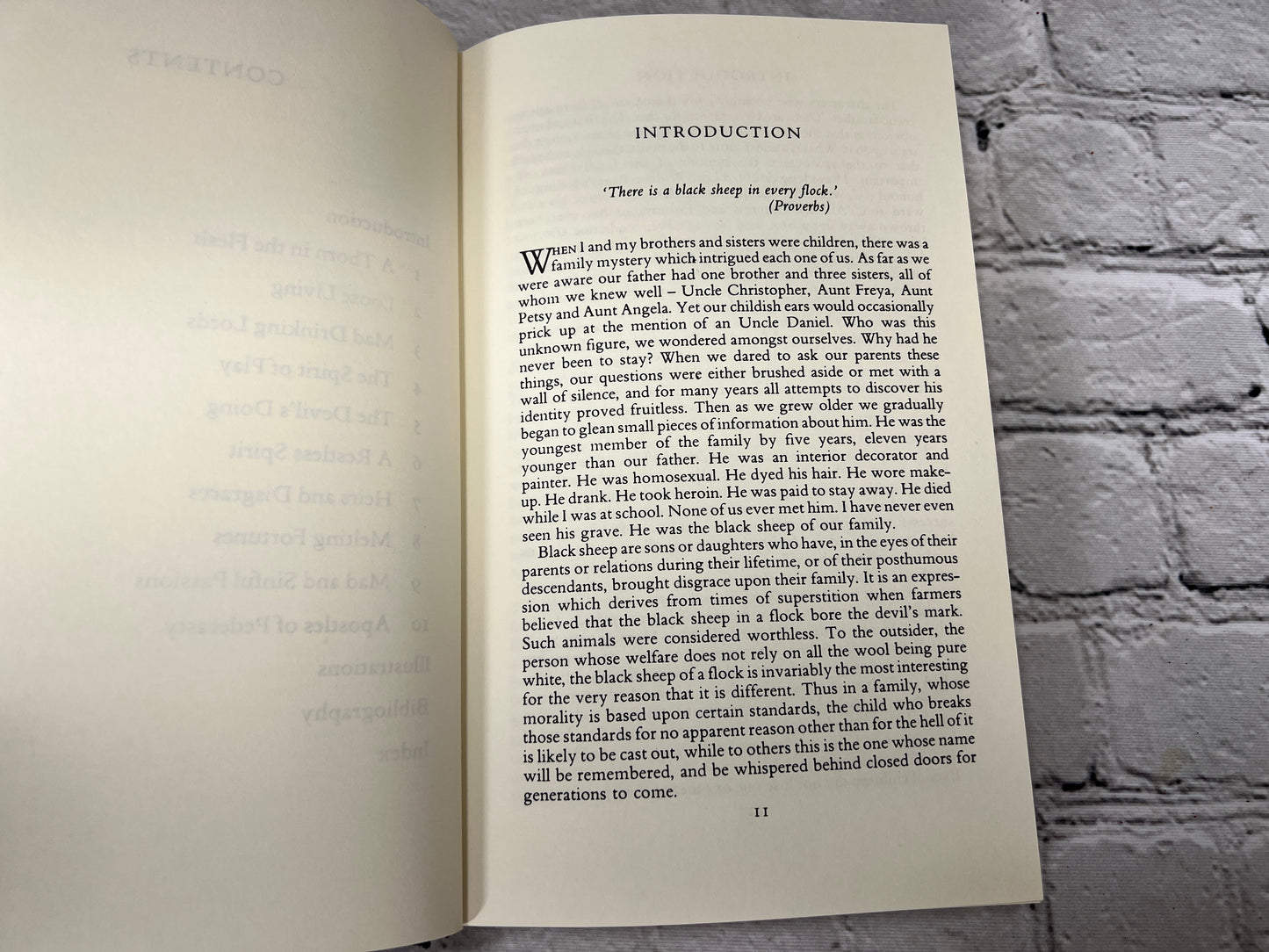 Black Sheep by Christopher Simon Sykes [1982]