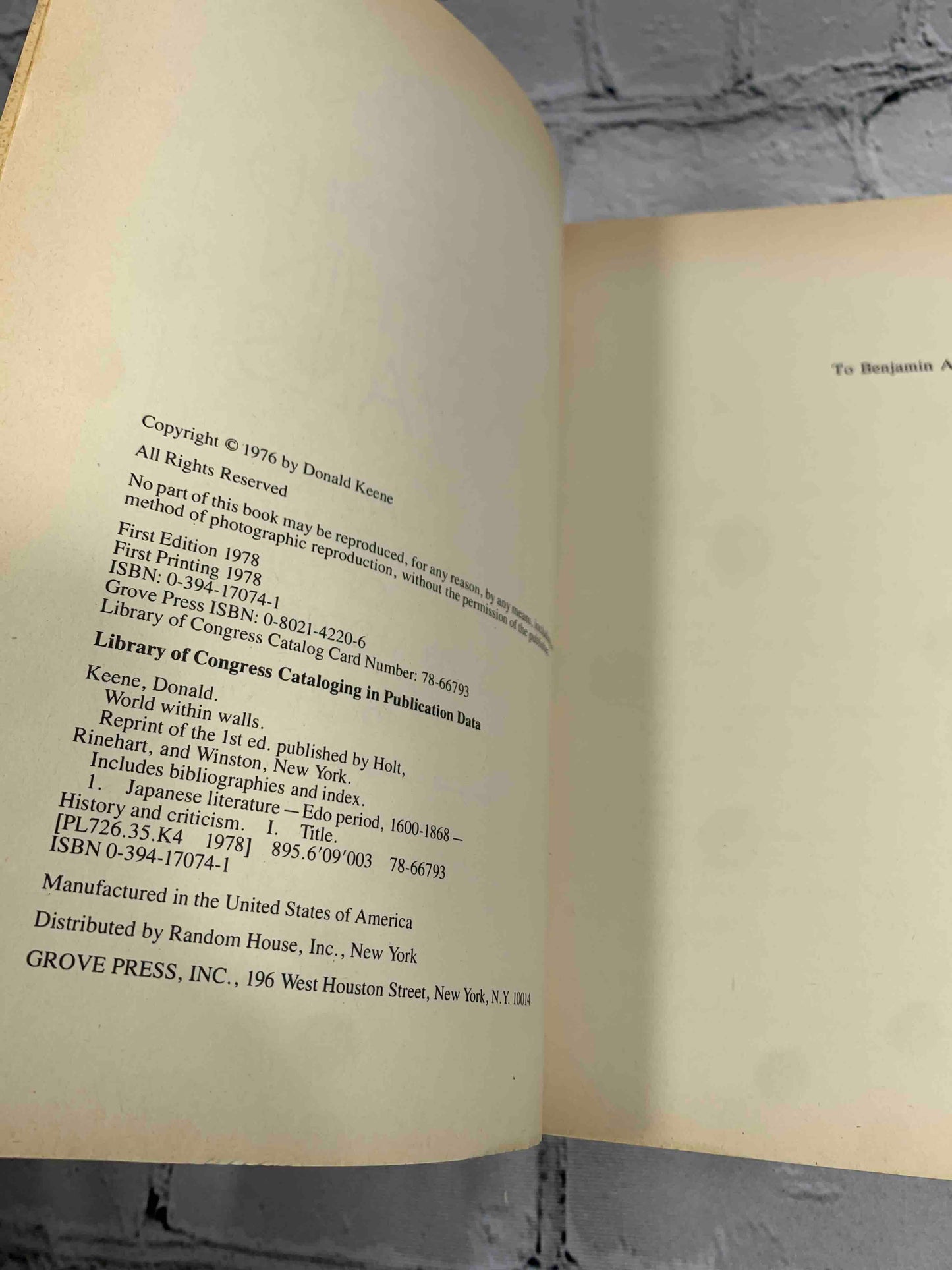 World within walls: Japanese literature of the pre-modern era, 1600-1867