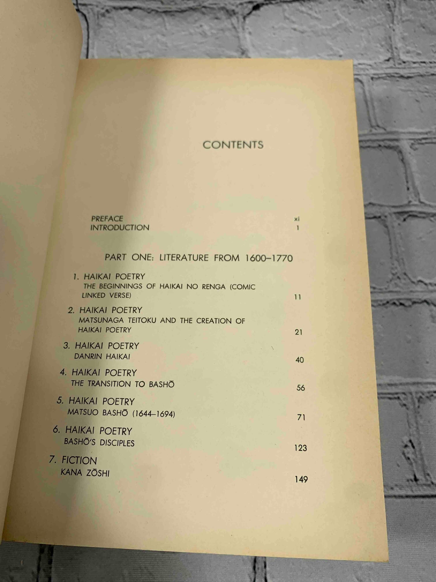 World within walls: Japanese literature of the pre-modern era, 1600-1867