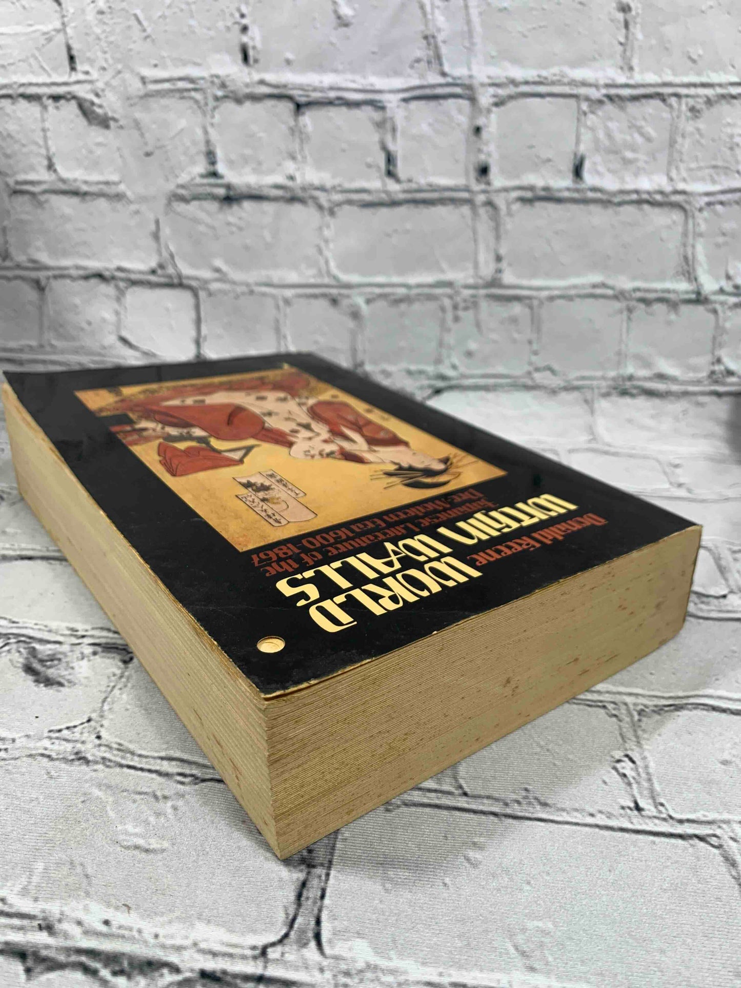 World within walls: Japanese literature of the pre-modern era, 1600-1867