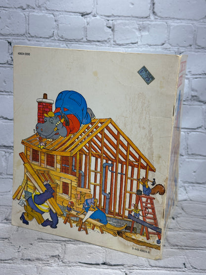 Here Comes the Builders! Illustrated by Hildebrandts [Pandaback Book · 1978]