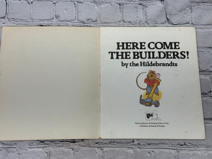 Here Comes the Builders! Illustrated by Hildebrandts [Pandaback Book · 1978]