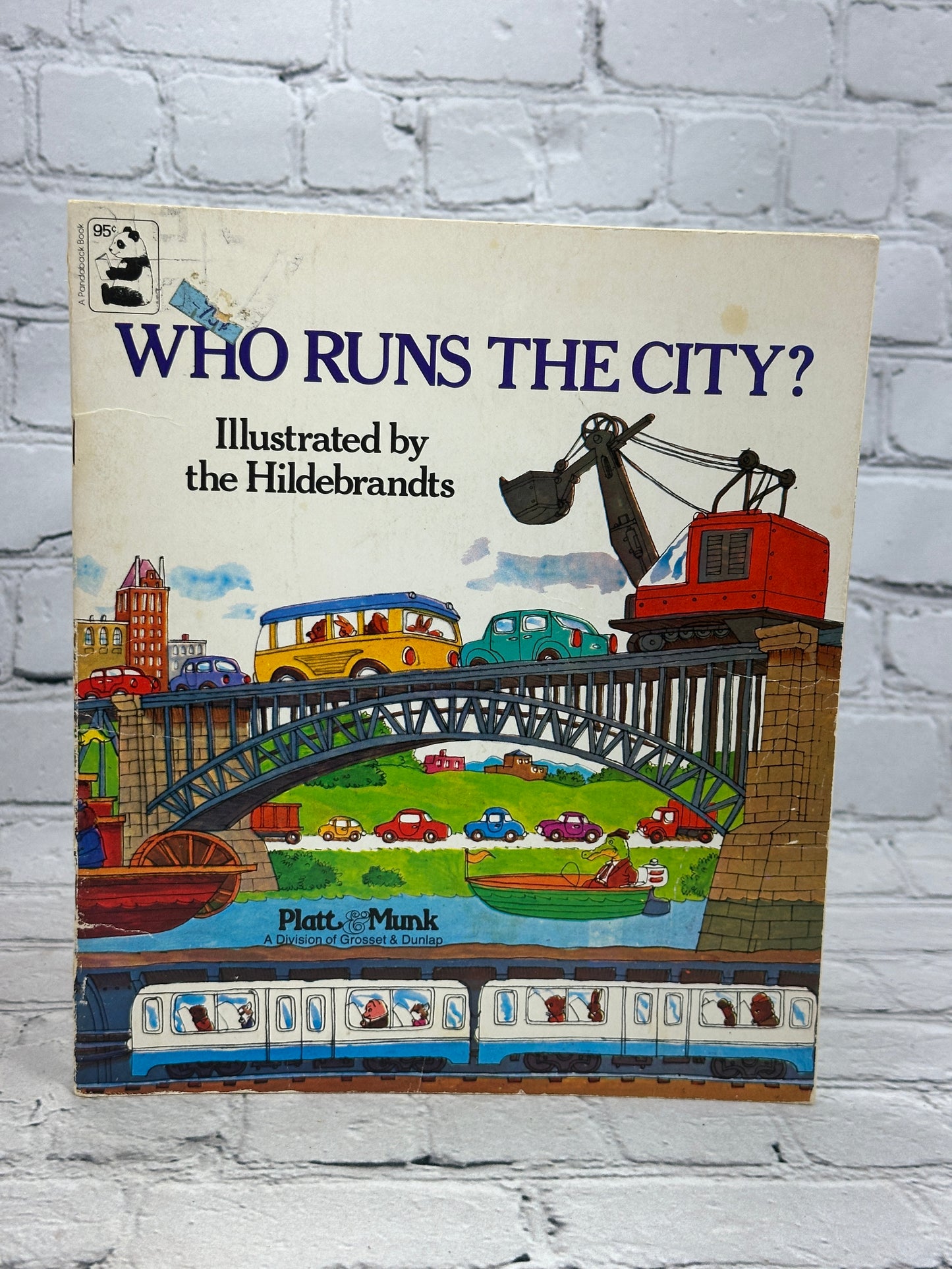 Who Runs the City? Illustrated by Hildebrandts [Pandaback Book · 1978]