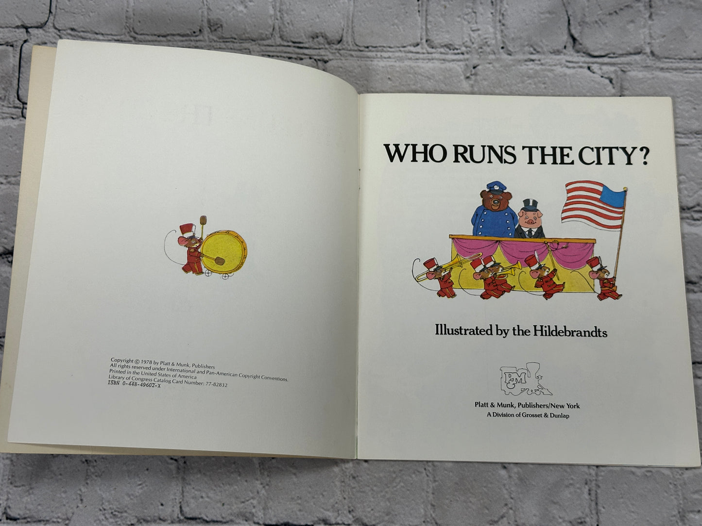 Who Runs the City? Illustrated by Hildebrandts [Pandaback Book · 1978]