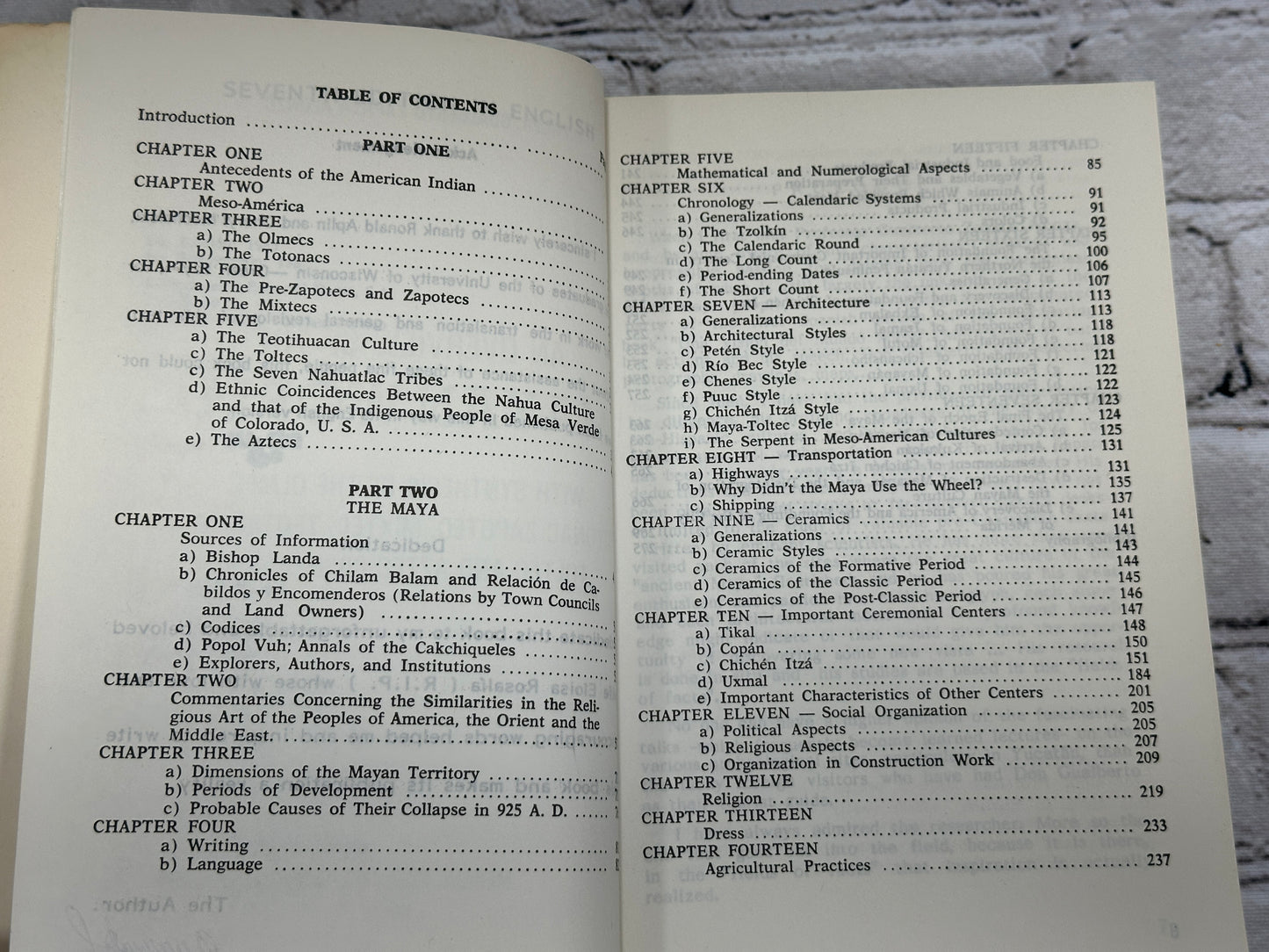 An Overview of the Mayan World with Synthesis by Gualberto Zapata Alonzo [1988]