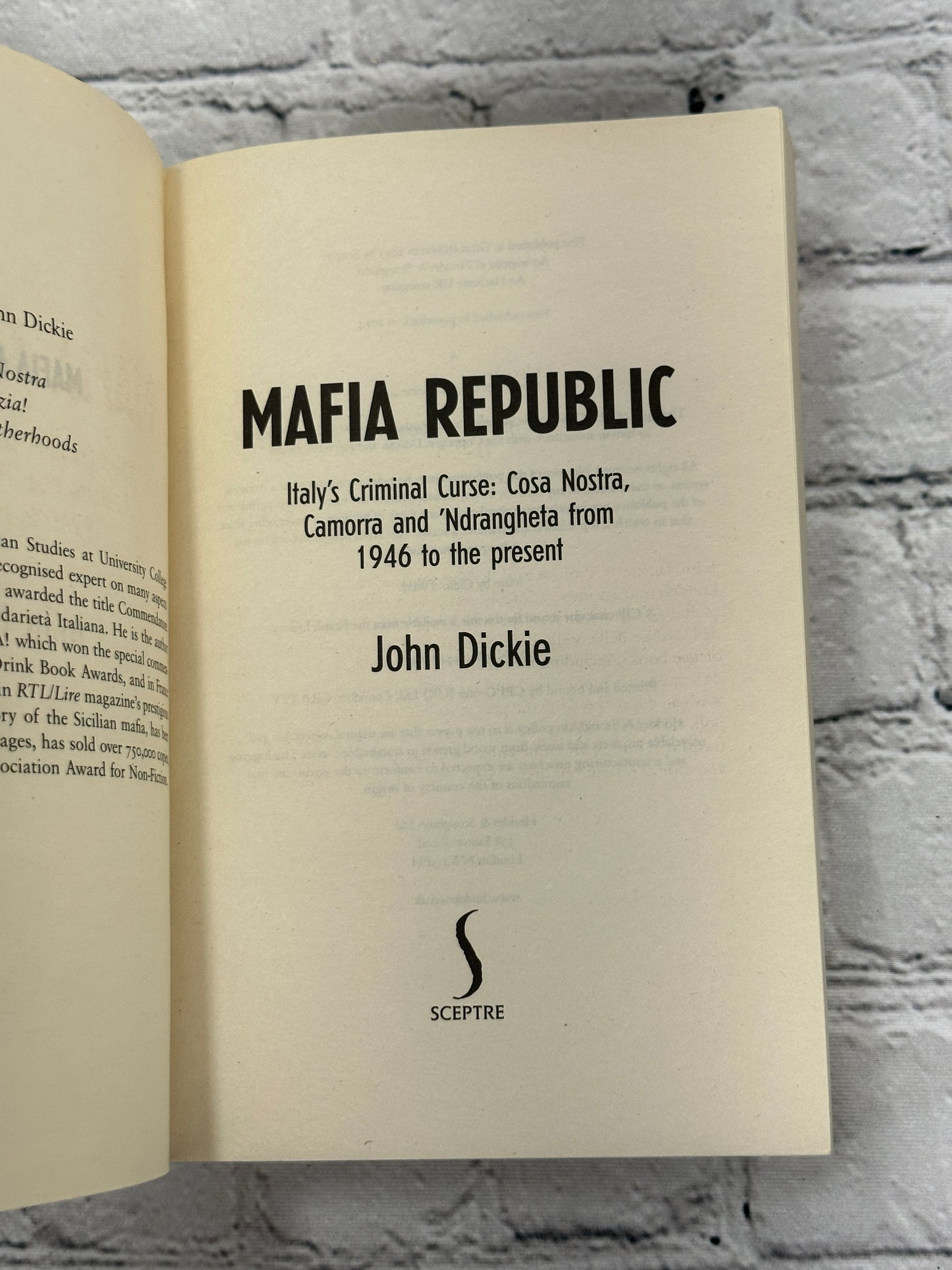 Mafia Republic: Italy's Criminal Curse. Cosa Nostra by John Dickie [2014]