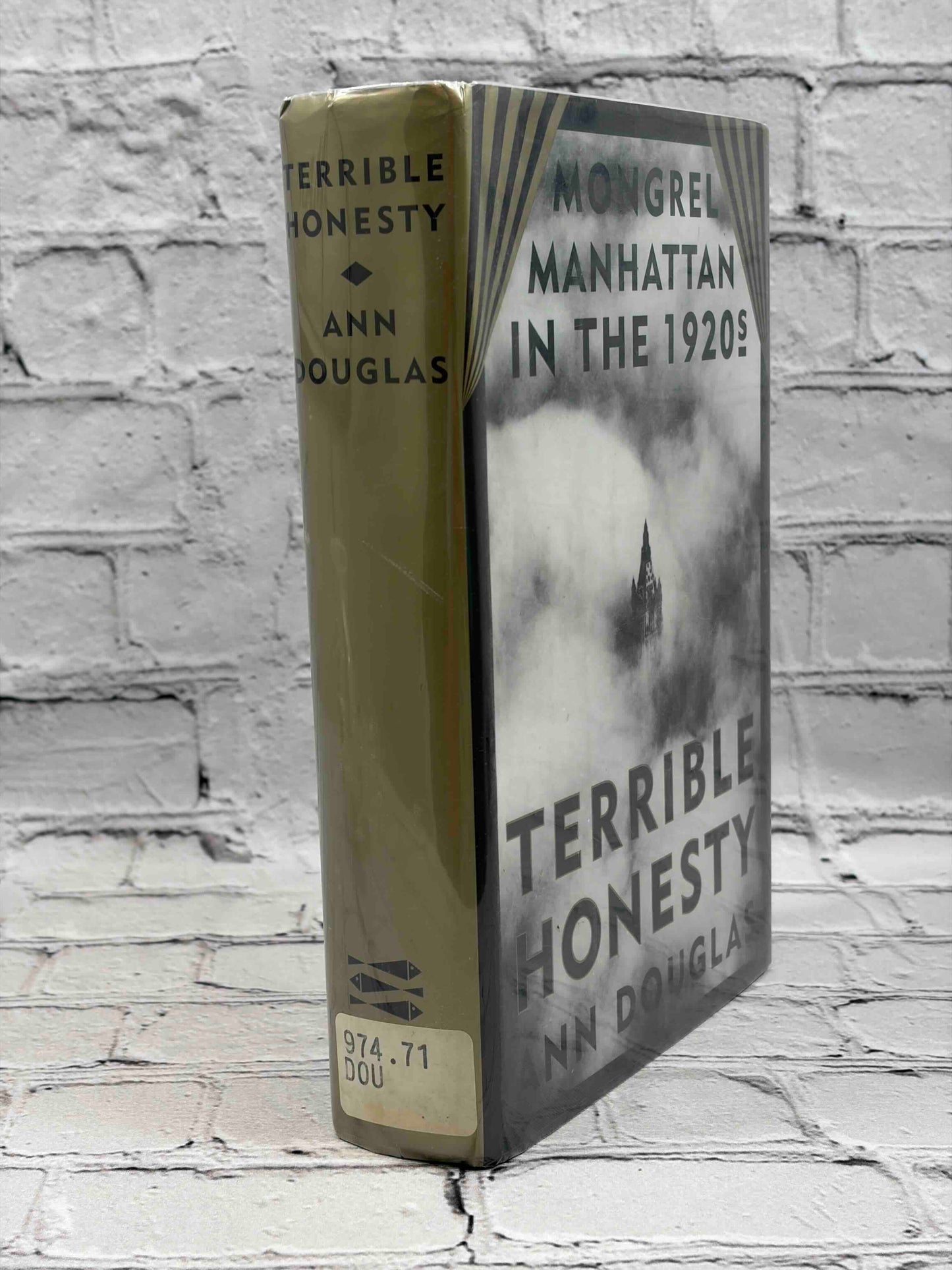Terrible Honesty: Mongrel Manhattan in the 1920s