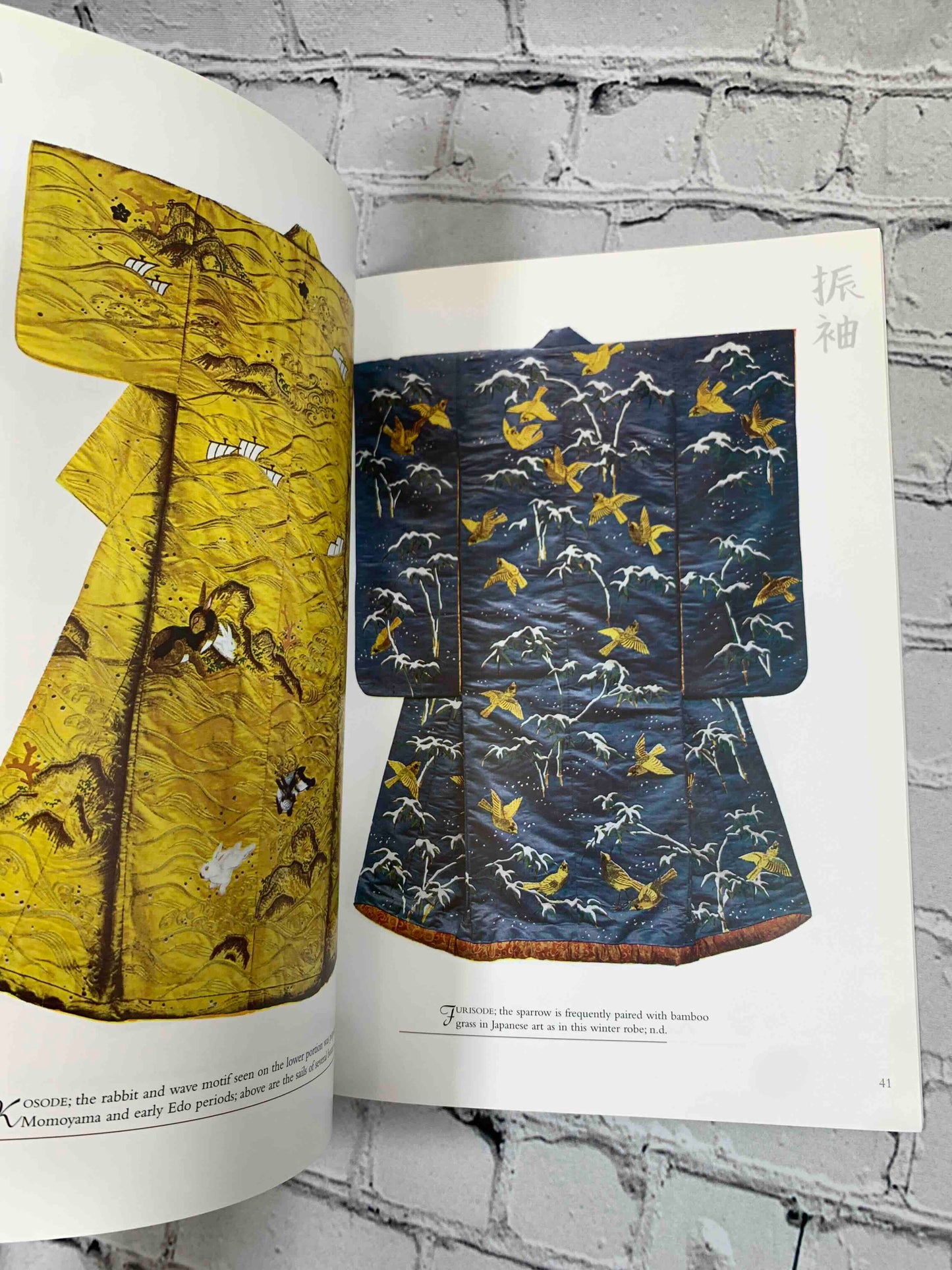 Japanese Kimono Designs (Dover Fashion and Costumes)