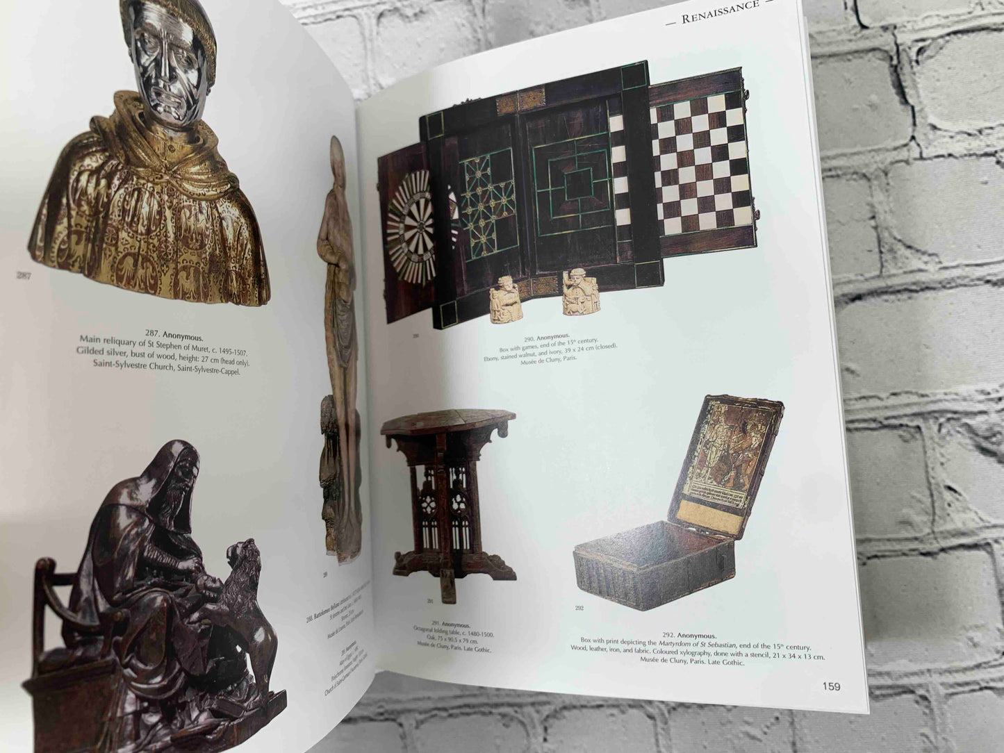 1000 Masterpieces of Decorative Art