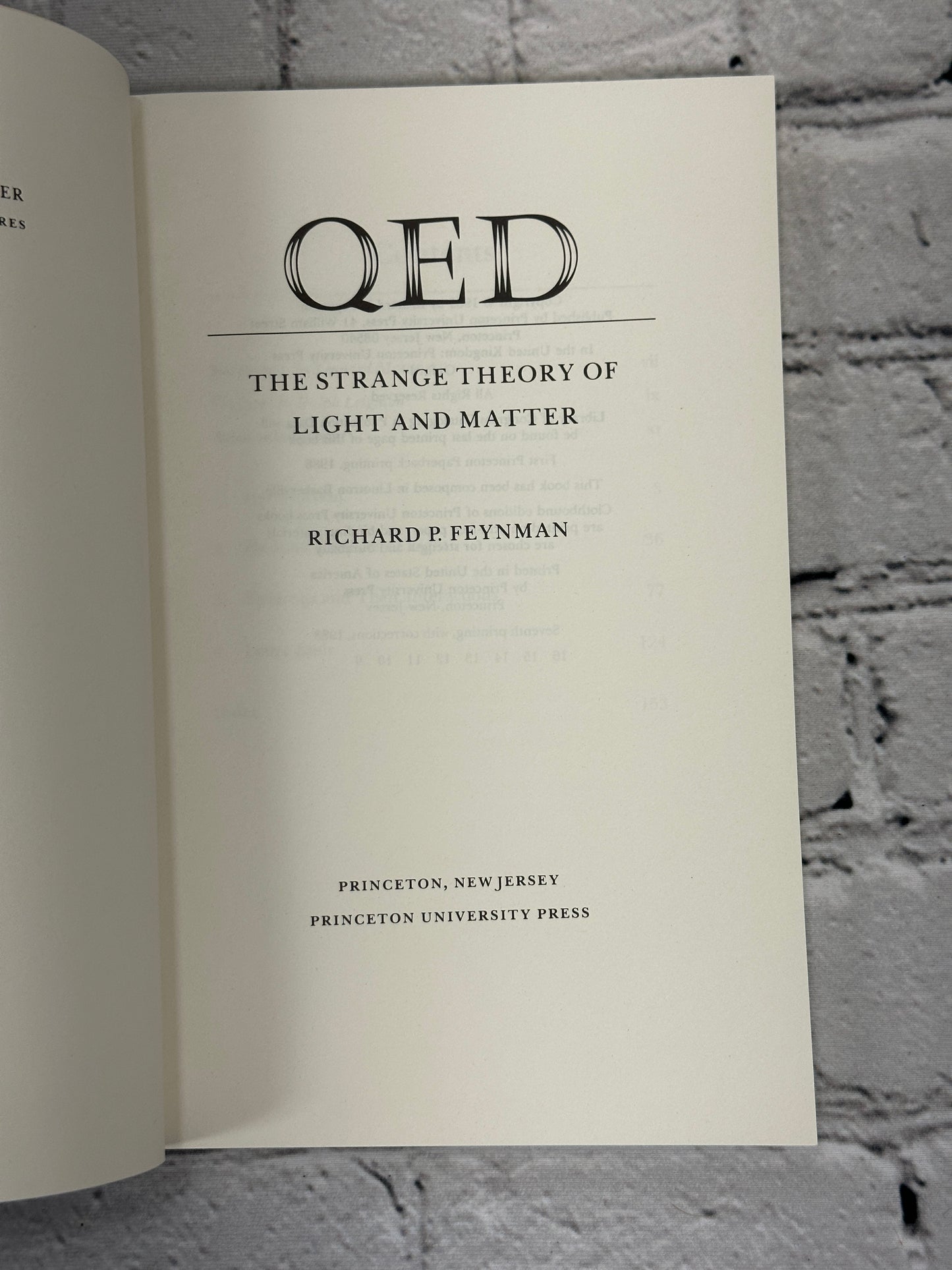 Qed : The Strange Theory of Light and Matter by Richard P. Feynman [1988]