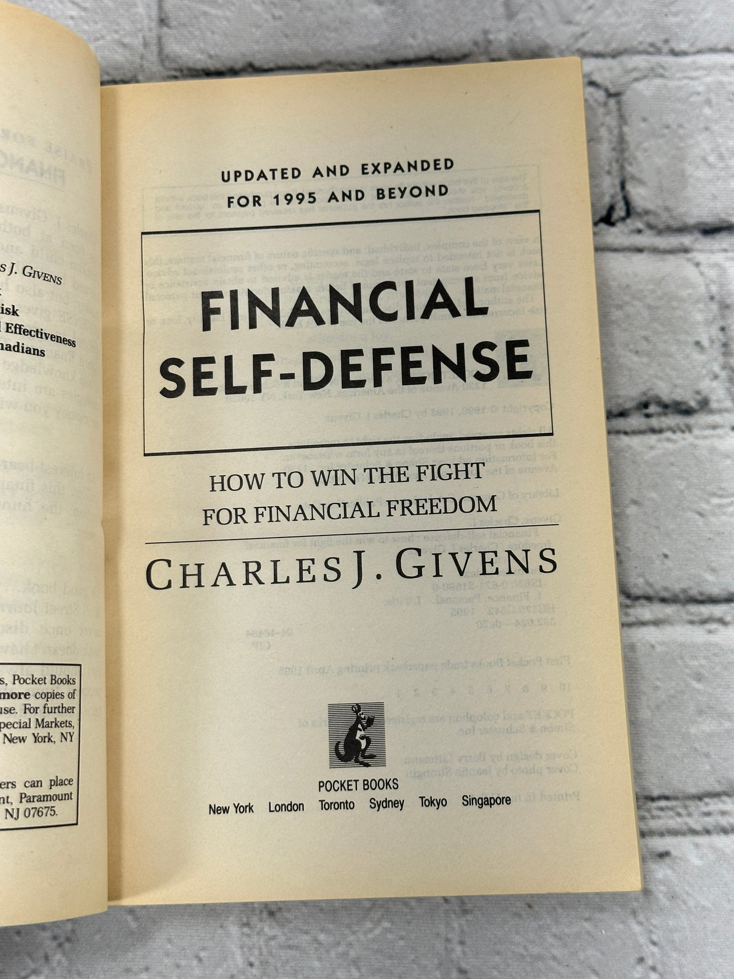 Financial Self-Defense: How To Win The Fight..by Charles Givens[1995 · 1st Pr.]