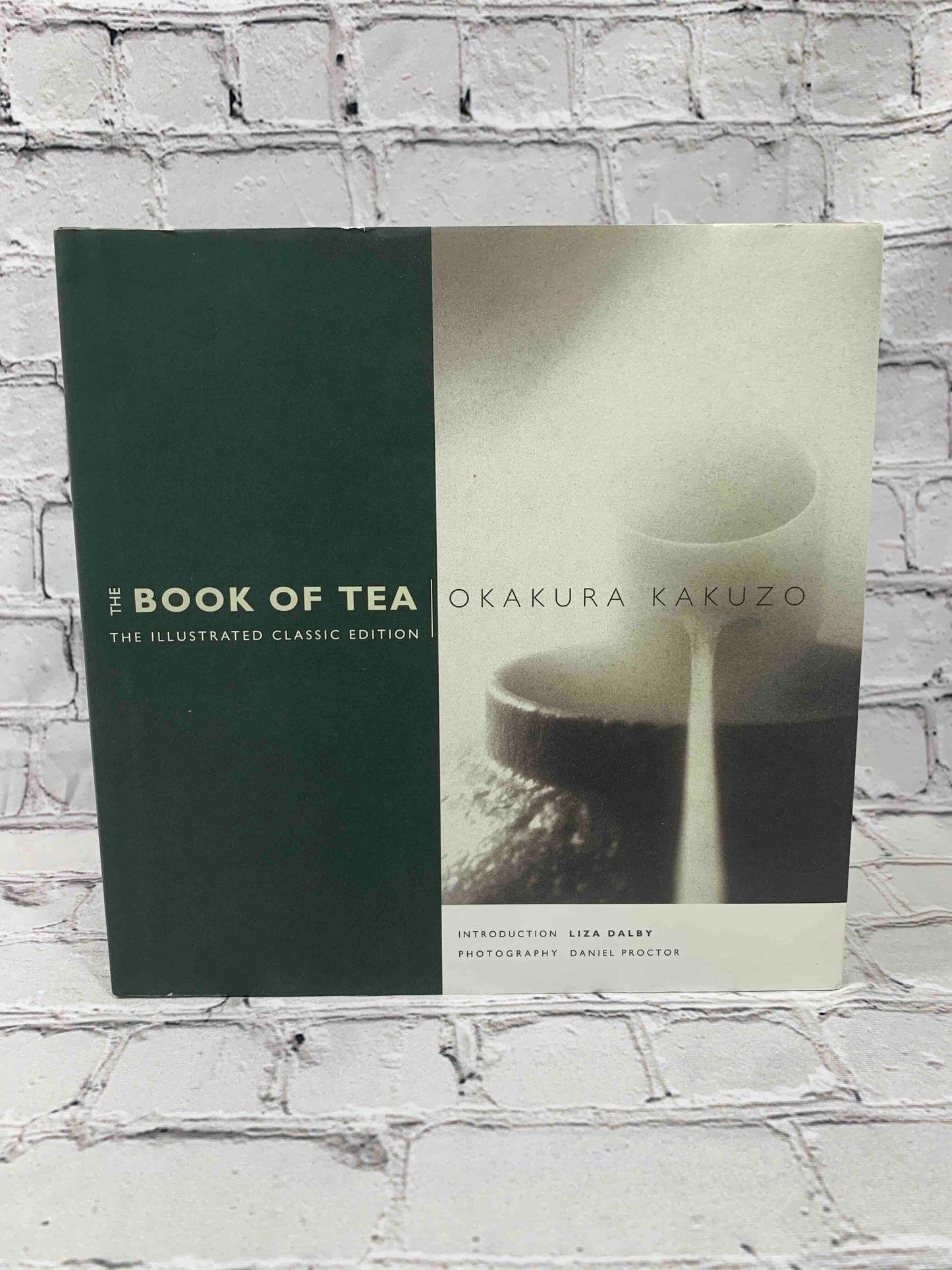 The Book of Tea: The Illustrated Classic Edition