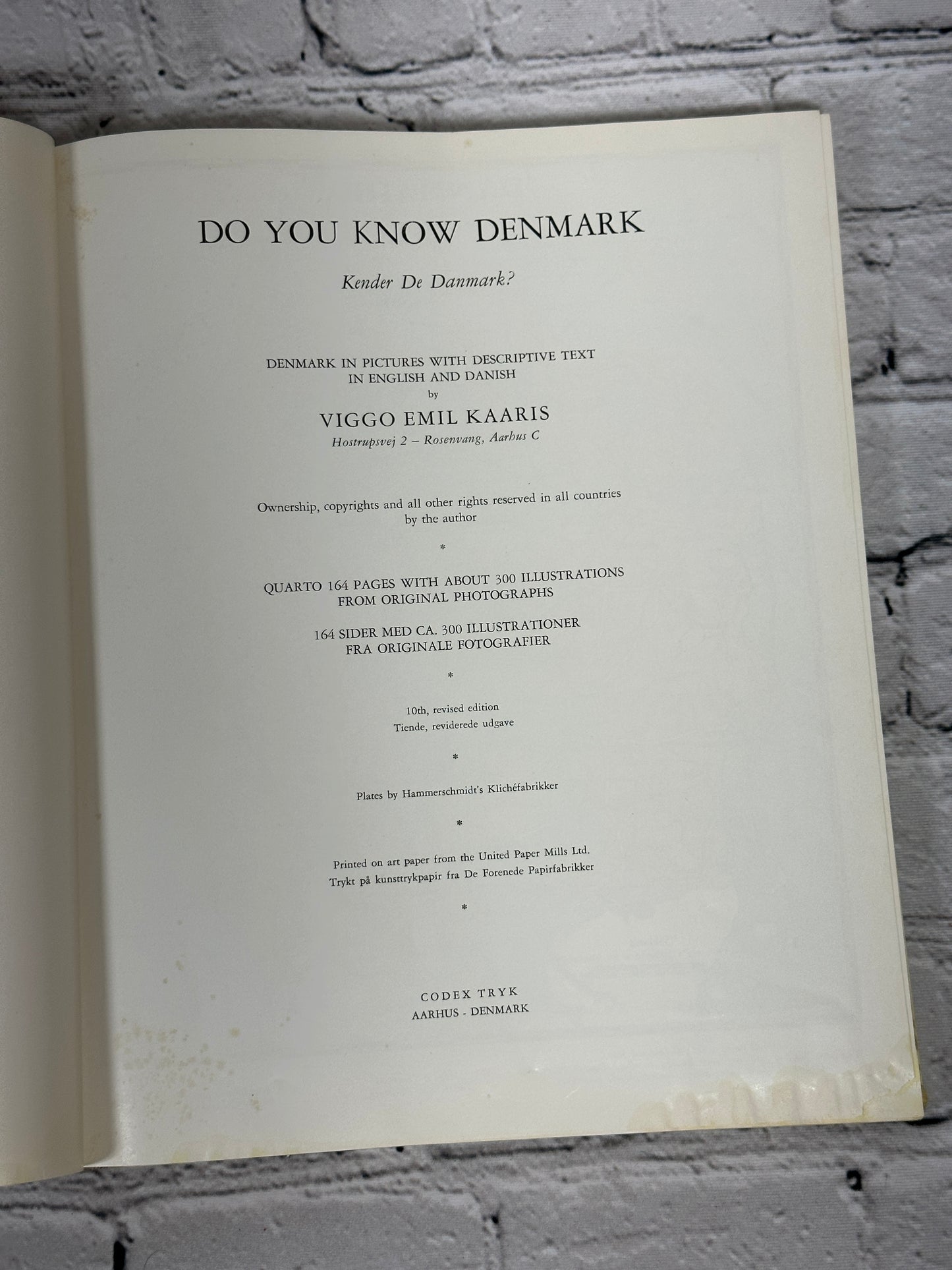 Do You Know Denmark : Kender De Danmark? by Viggo Emil Kaaris [1962]