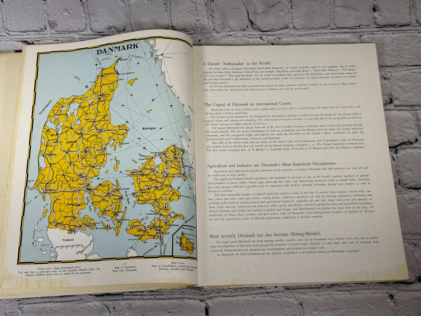 Do You Know Denmark : Kender De Danmark? by Viggo Emil Kaaris [1962]