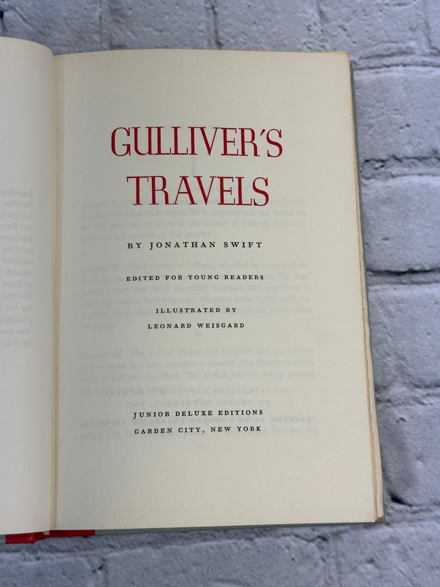 Gulliver's Travels by Jonathan Swift [Illustrated · Junior Deluxe Edition]