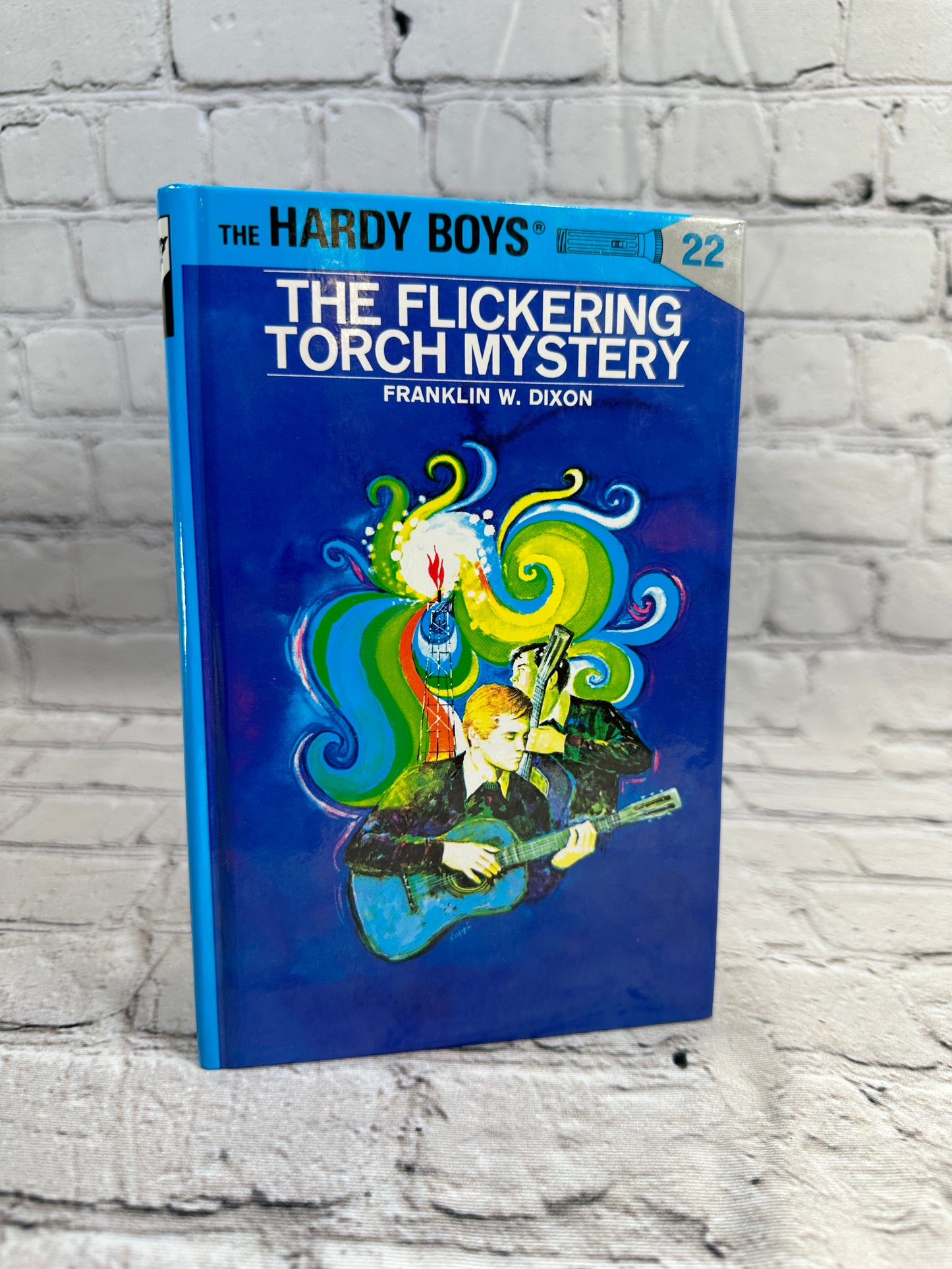 The Wailing Siren Mystery: Hardy Boys by Franklin W. Dixon [2002]