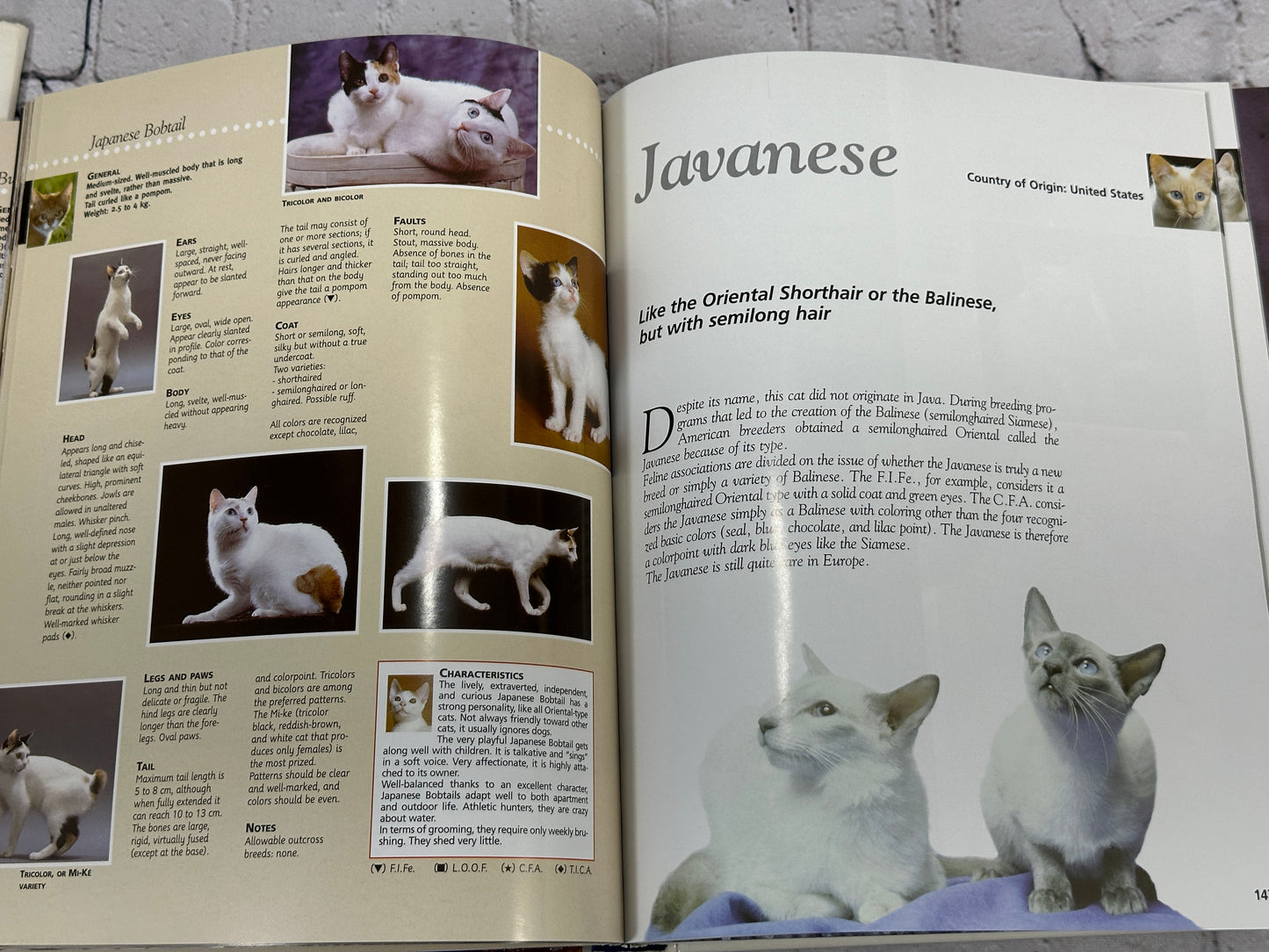 The Royal Canine Cat Encyclopedia [1st English Edition · 2000]