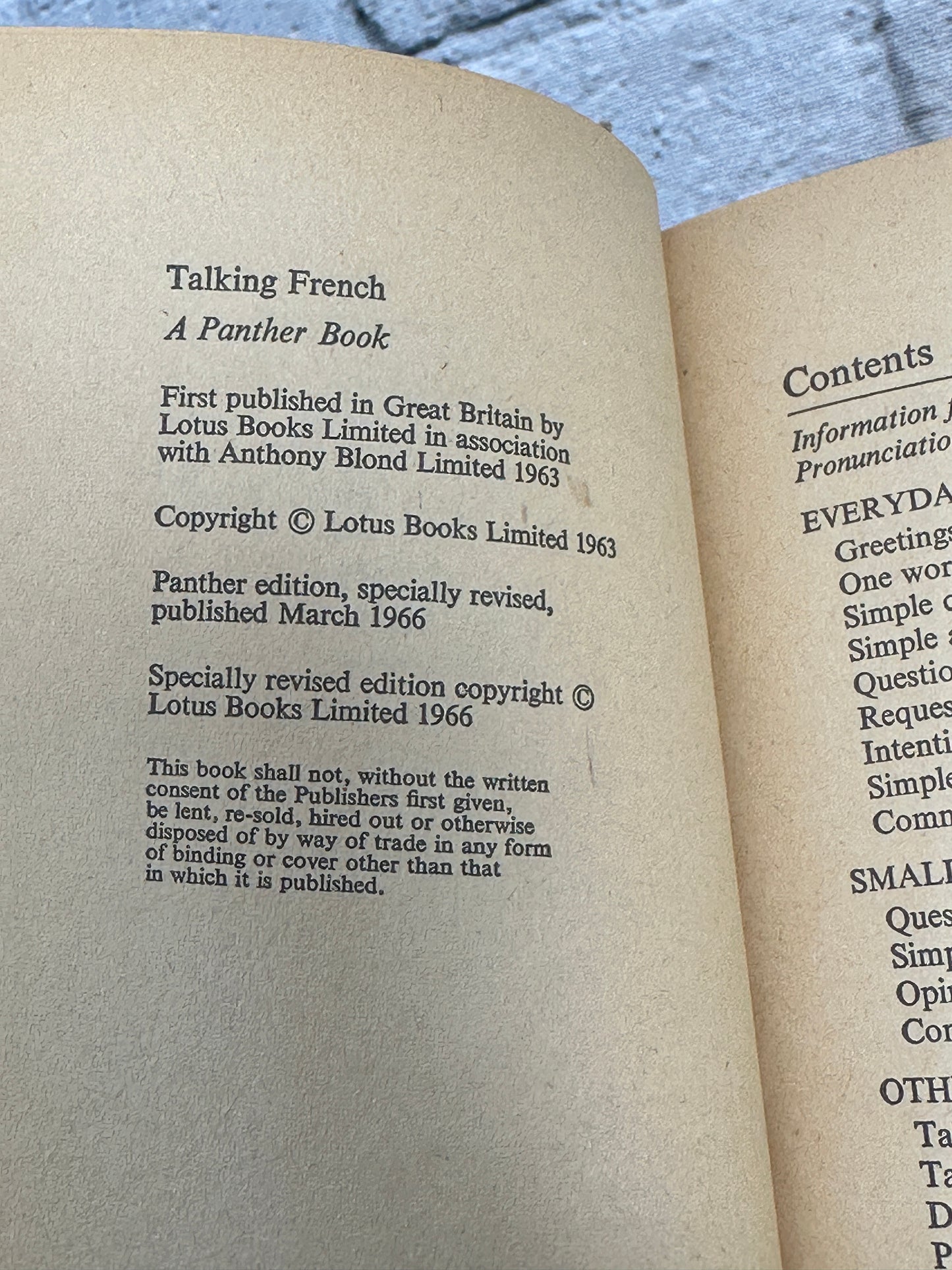 Talking French:L'Anglais Parle by  Sofroniou & Phillips [1966 · Panther Edition]
