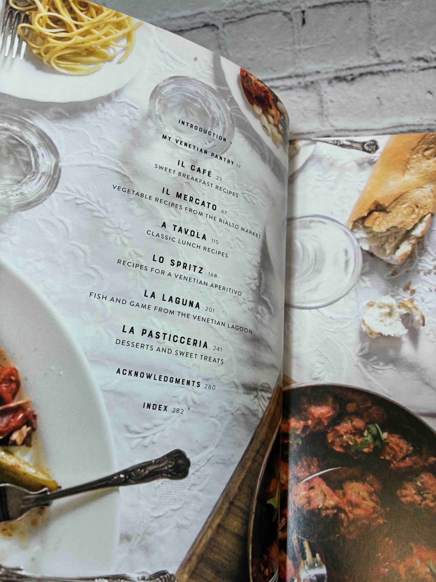 A Table in Venice: Recipes from My Home: A Cookbook