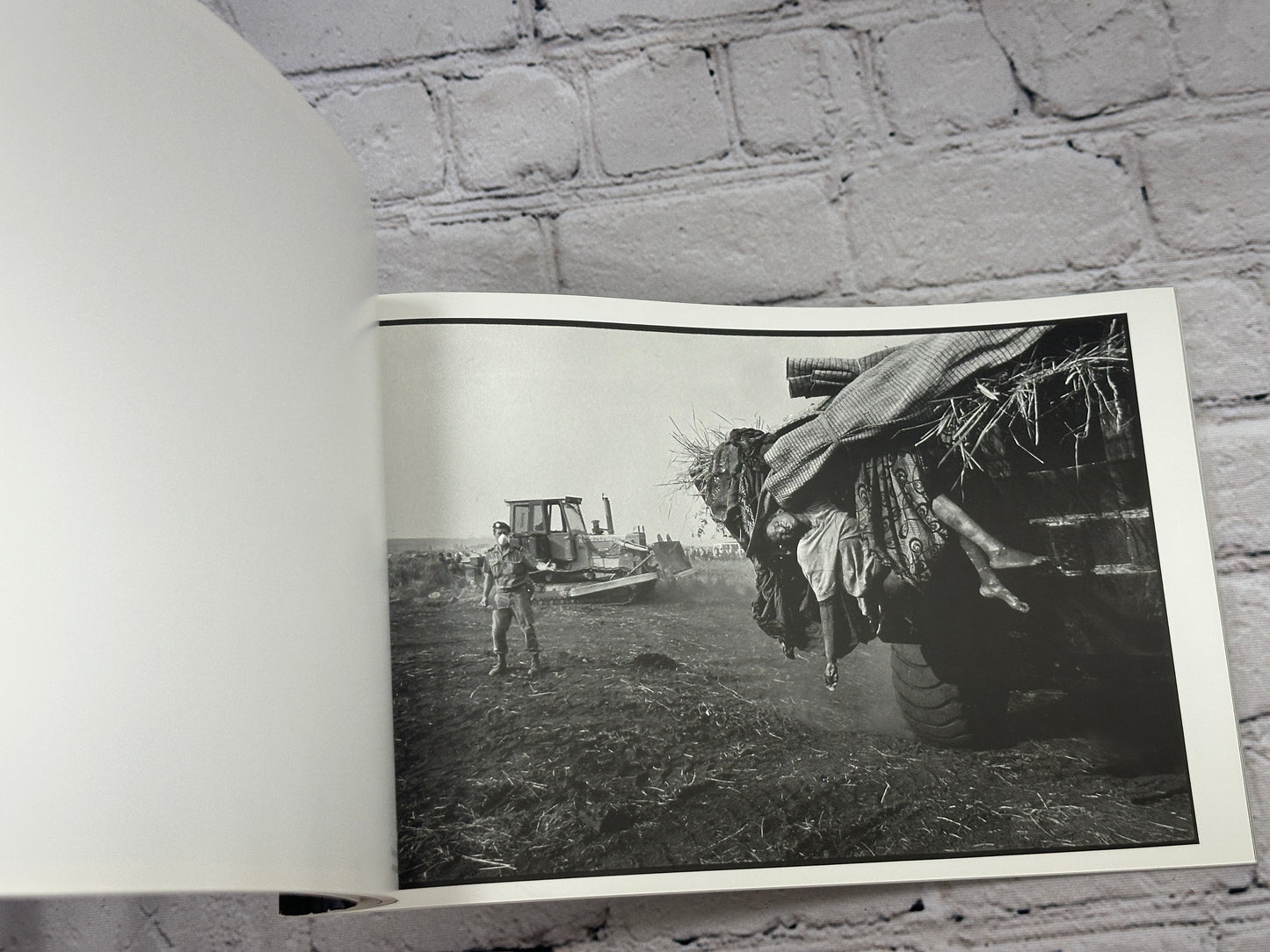 Ground Level by Vicki Goldberg Photographs by James Nachtwey [1997]