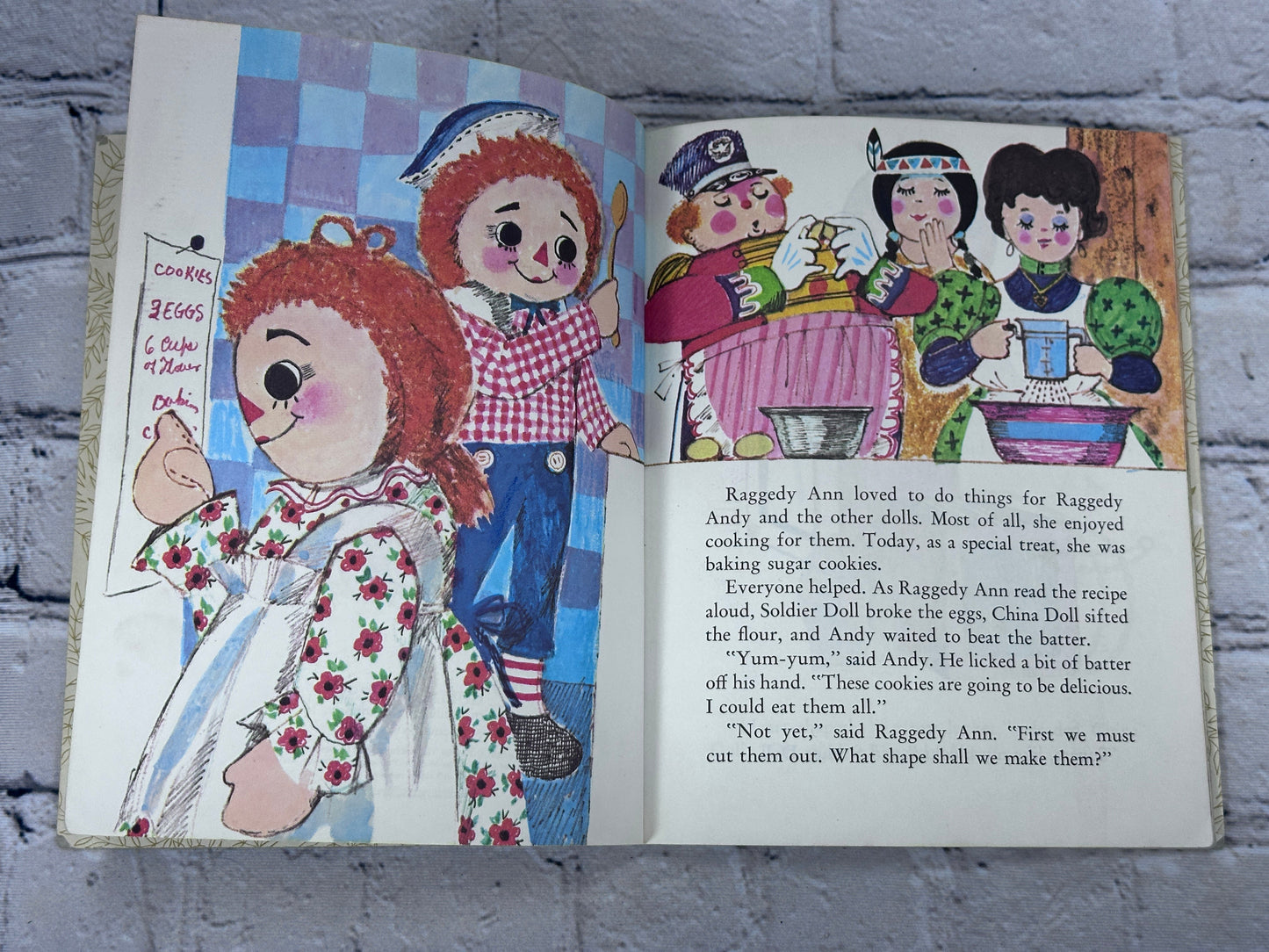 Raggedy Ann and the Cookie Snatcher [A Little Golden Book · 1972]