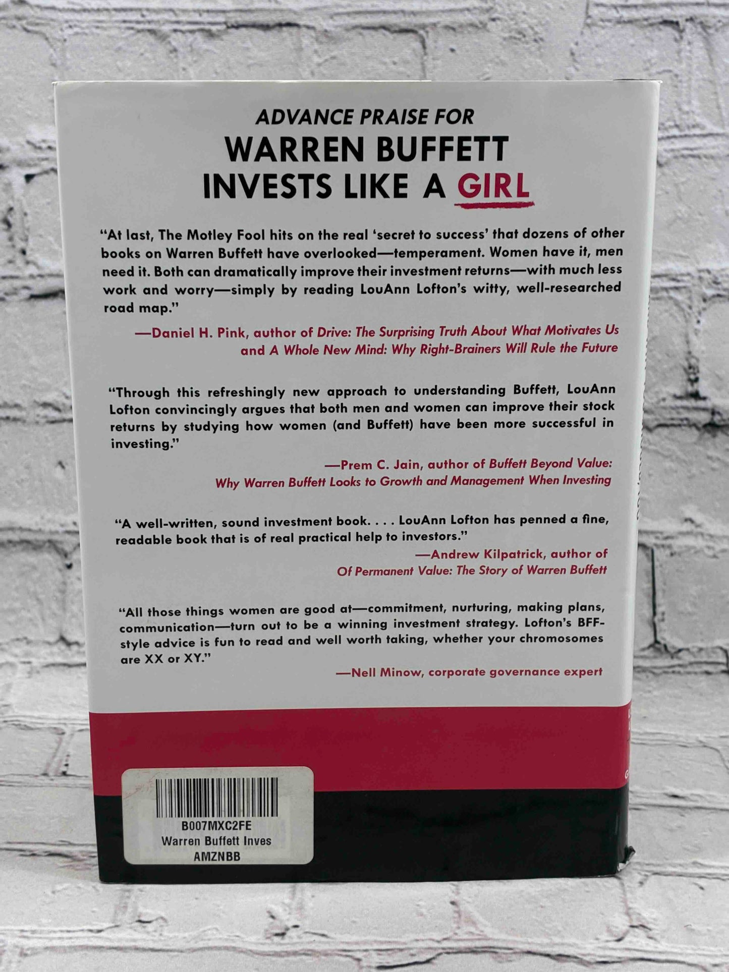 Warren Buffett Invests Like a Girl: And Why You Should, Too (Motley Fool)