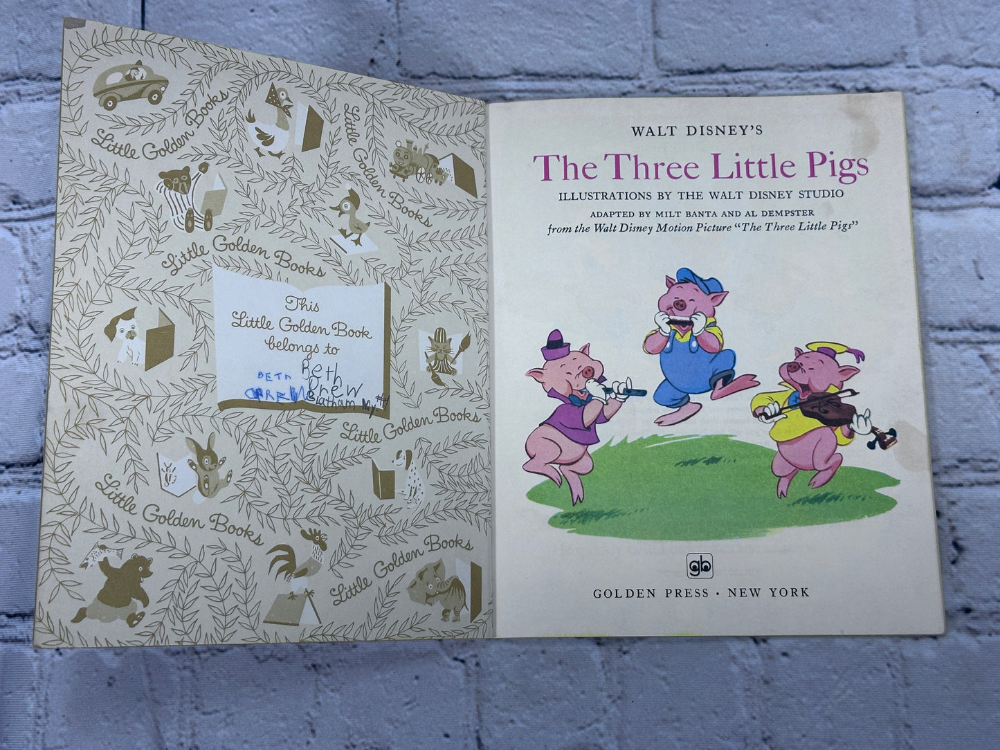 Walt Disneys Three Little Pigs [A Little Golden Book · 1971]