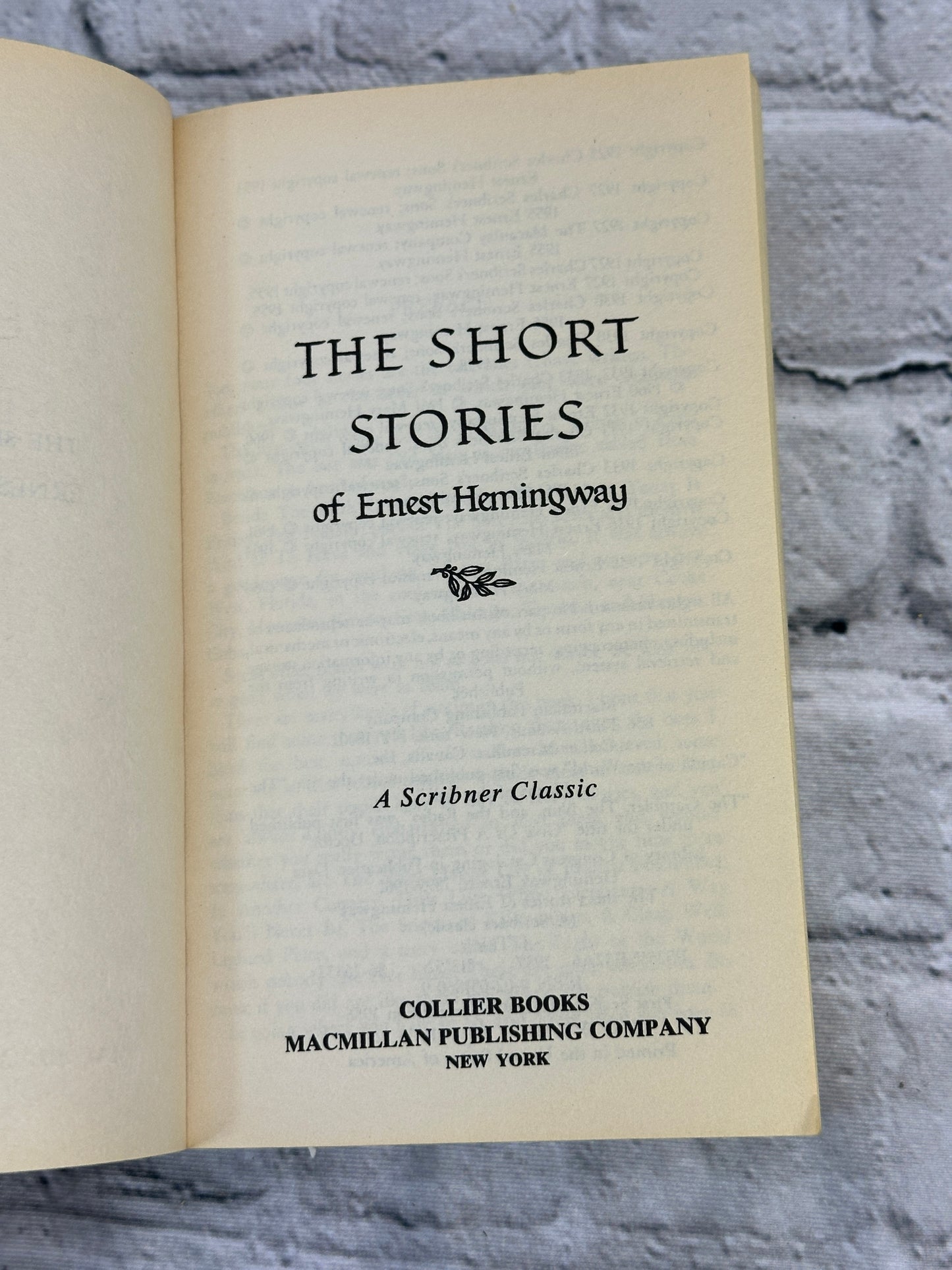 The Short Stories of Ernest Hemingway [1987 · A Scribner Classic]